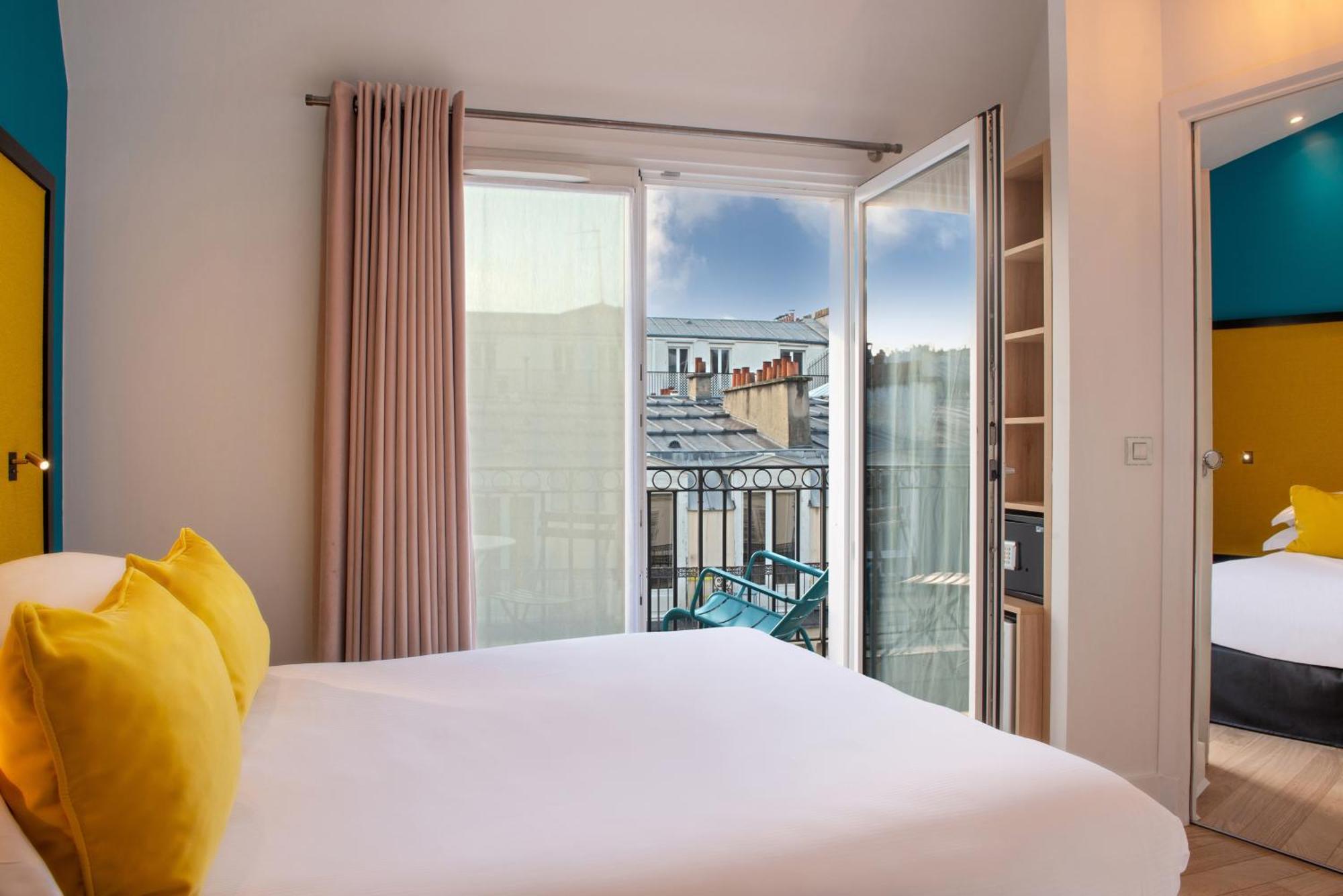 2 Adjacent Double Rooms Family Suite