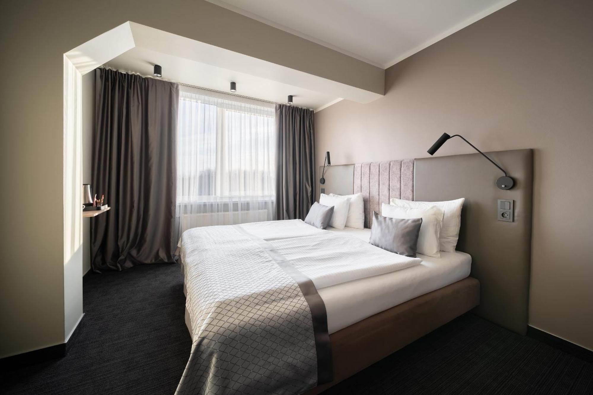 Classic Double or Twin Room Bath