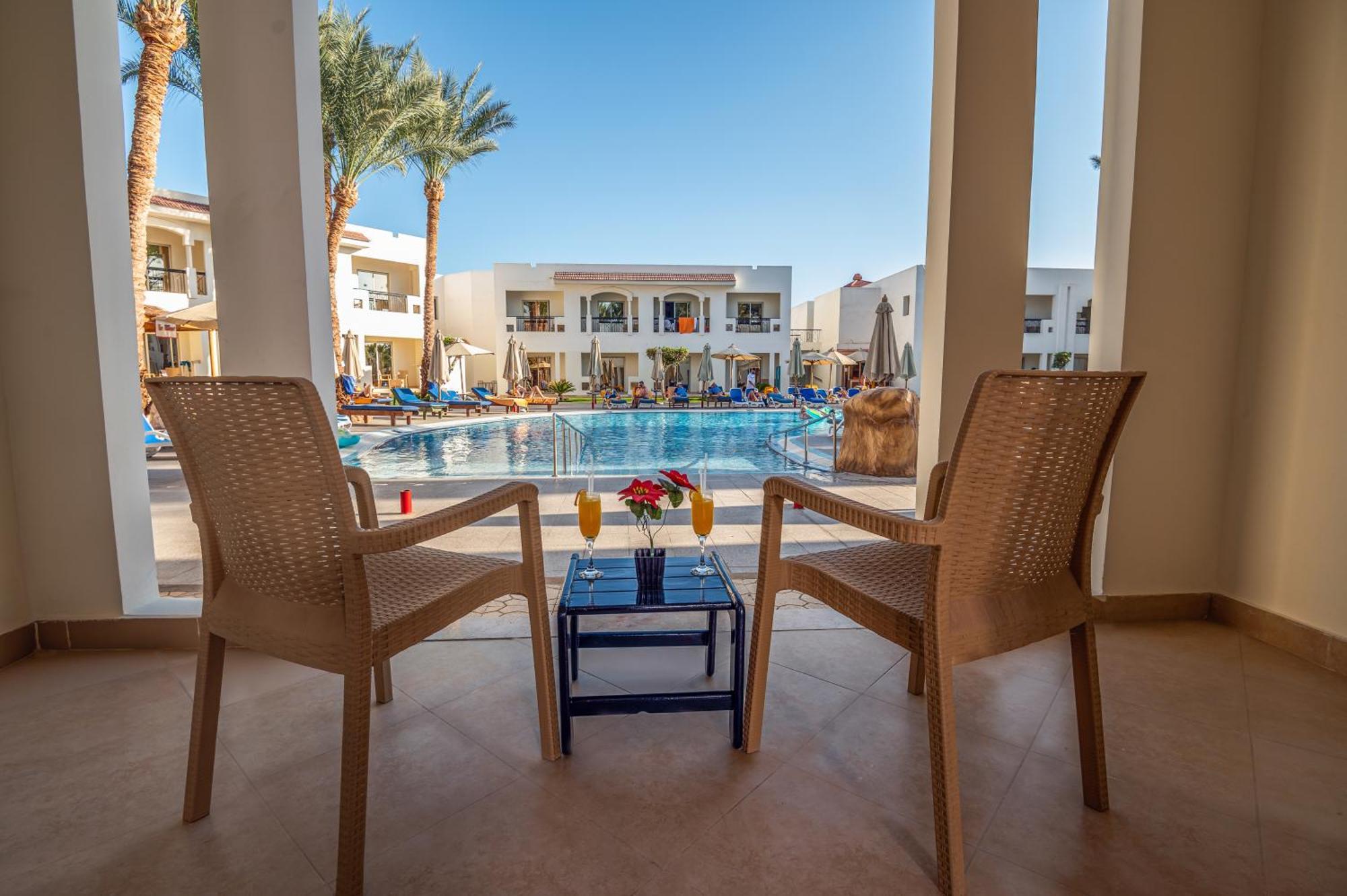 Superior Room with Pool View,1646906376:JPEG