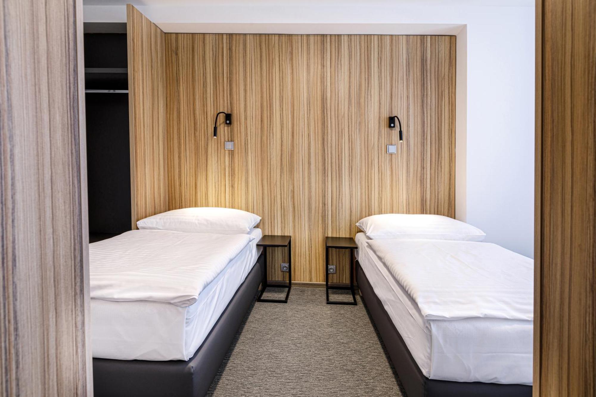 Deluxe Family Room,1649897323:JPEG