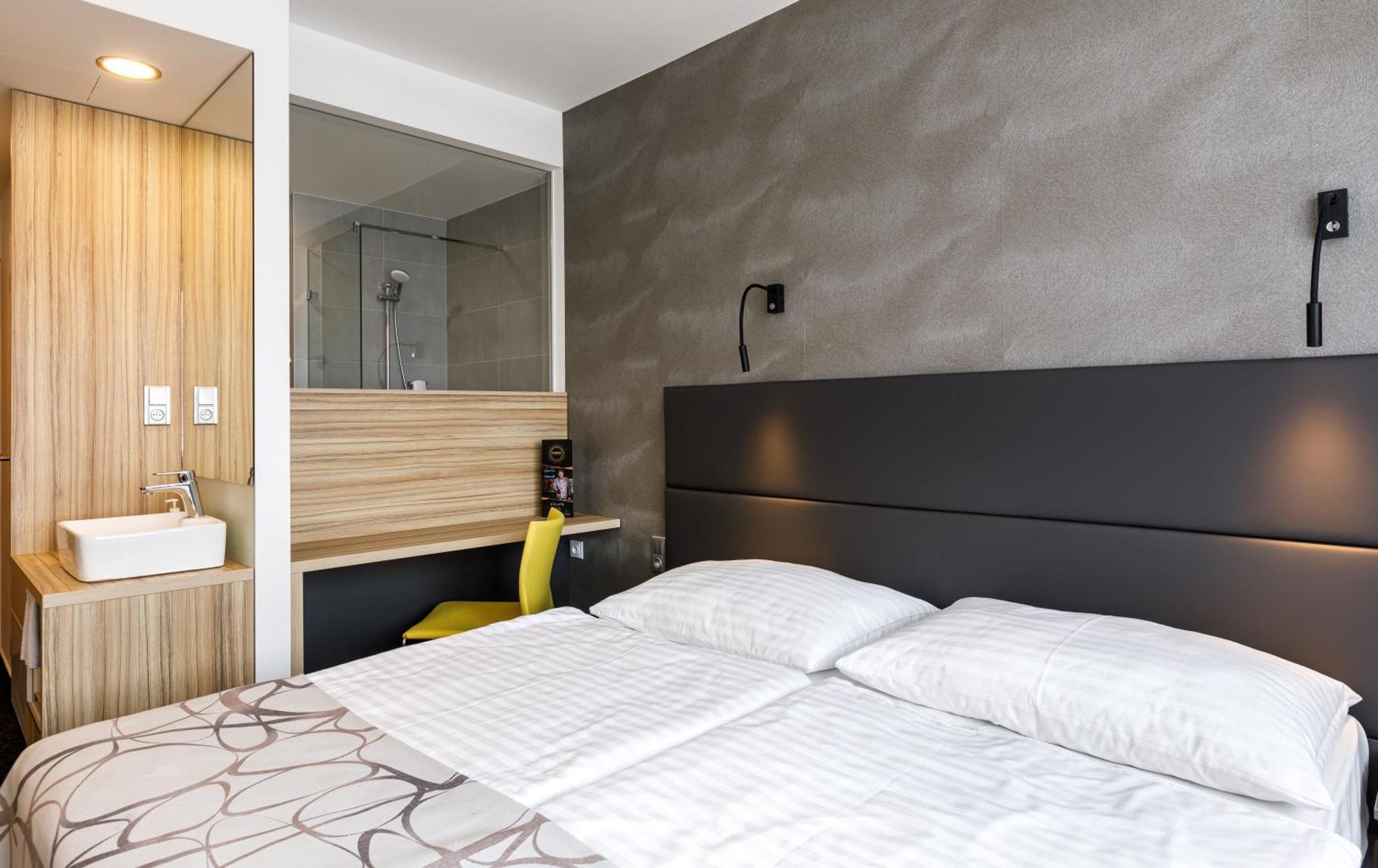 Deluxe Double Room,1649897361:JPEG