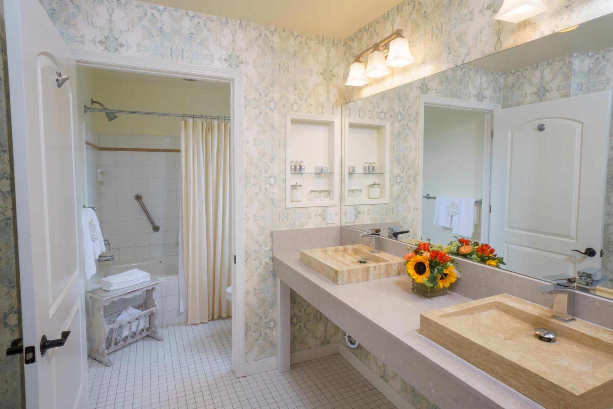 Marina King + Balcony,1695752215:JPEG