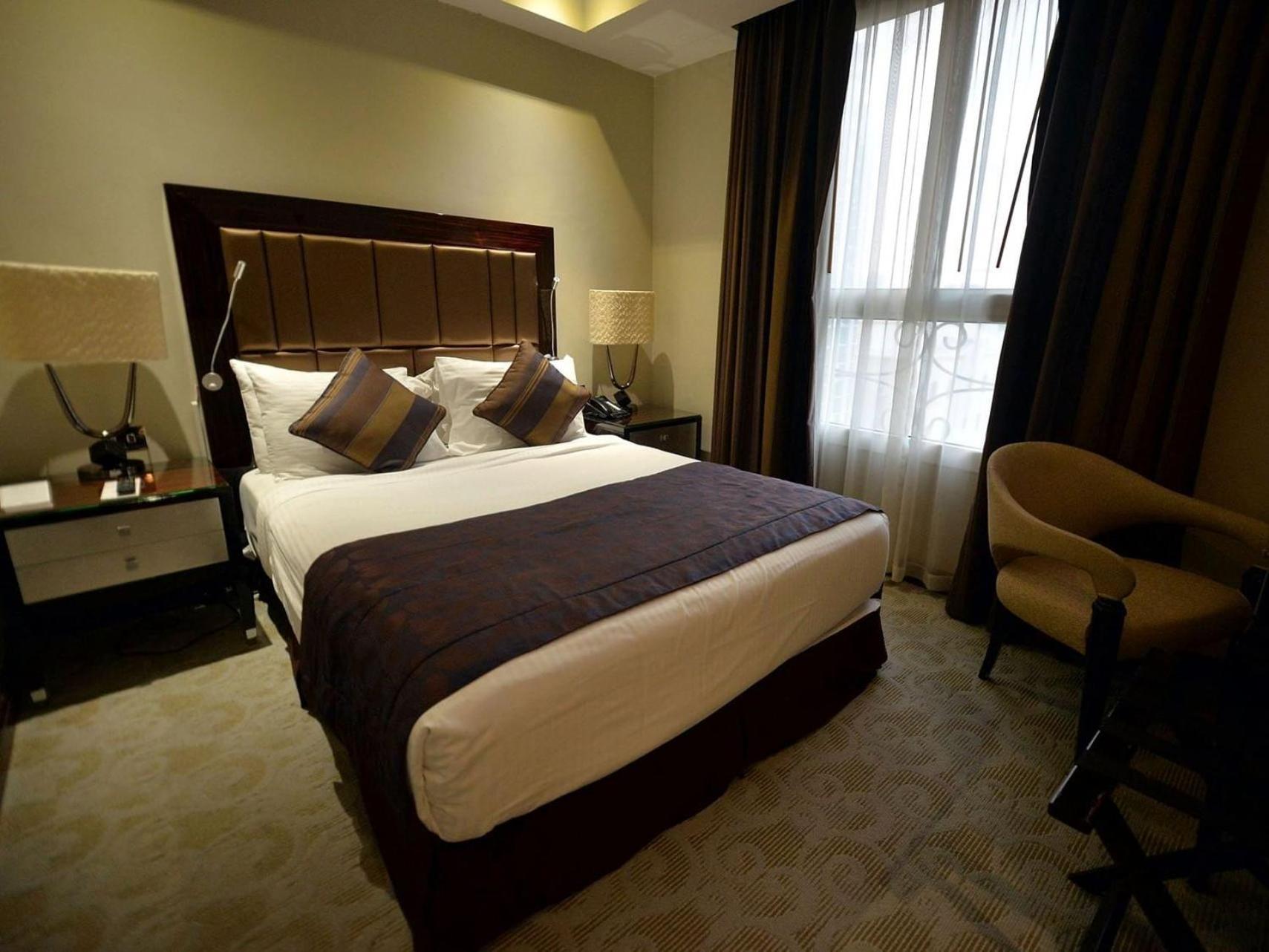 Standard Queen Room