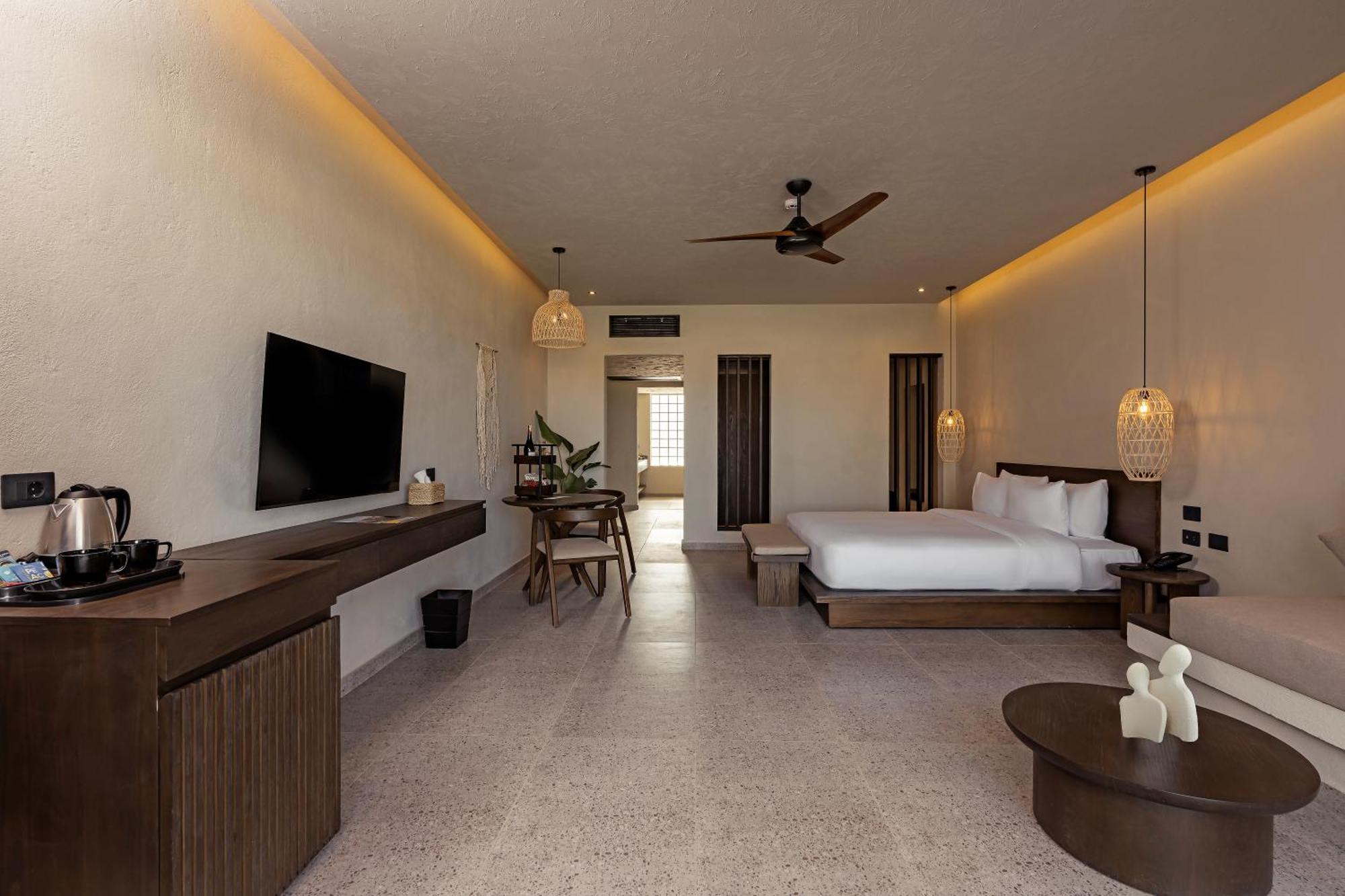 Swim-up Junior Suite Garden View