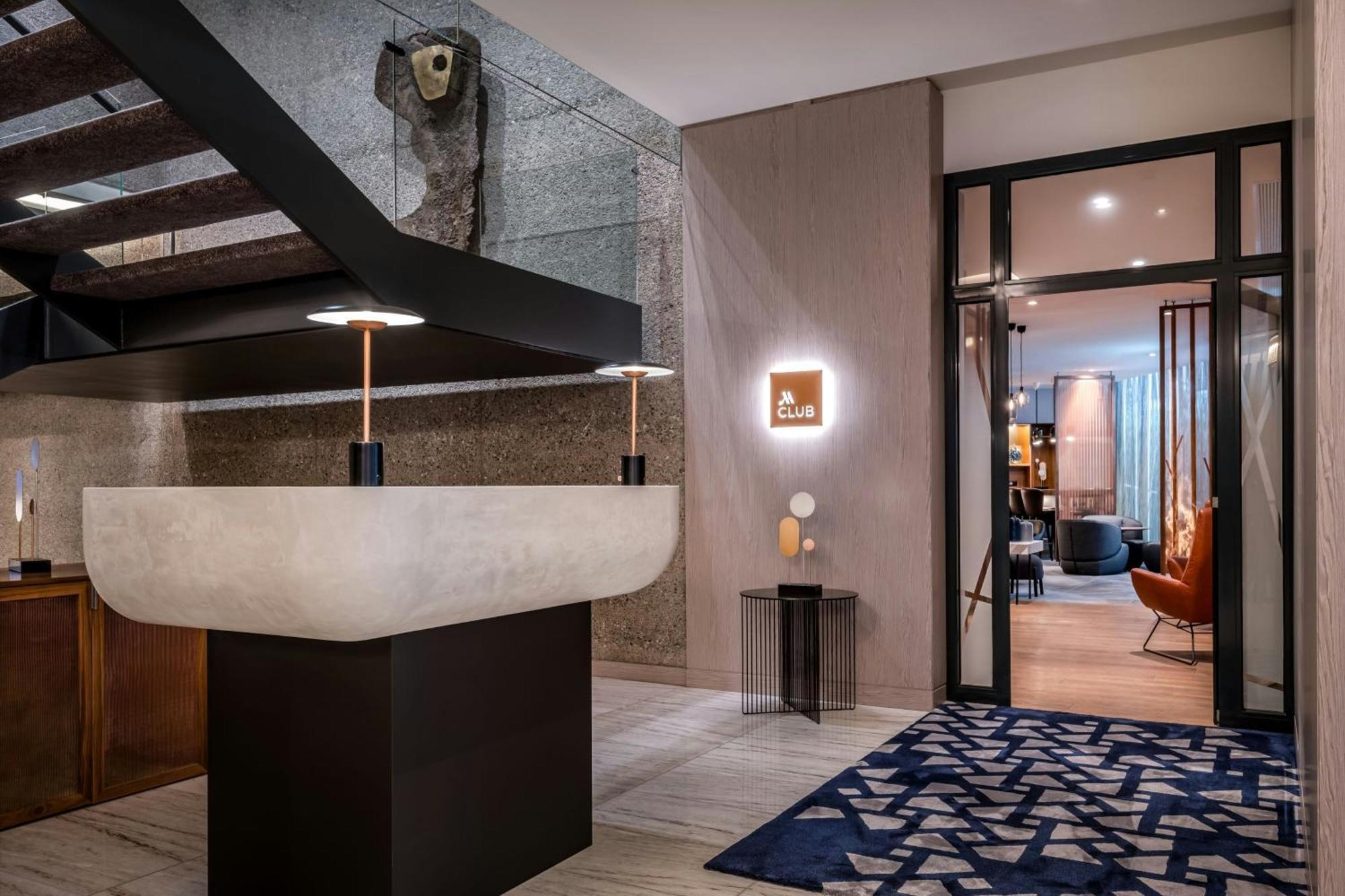 Junior Club Suite M Club lounge Access