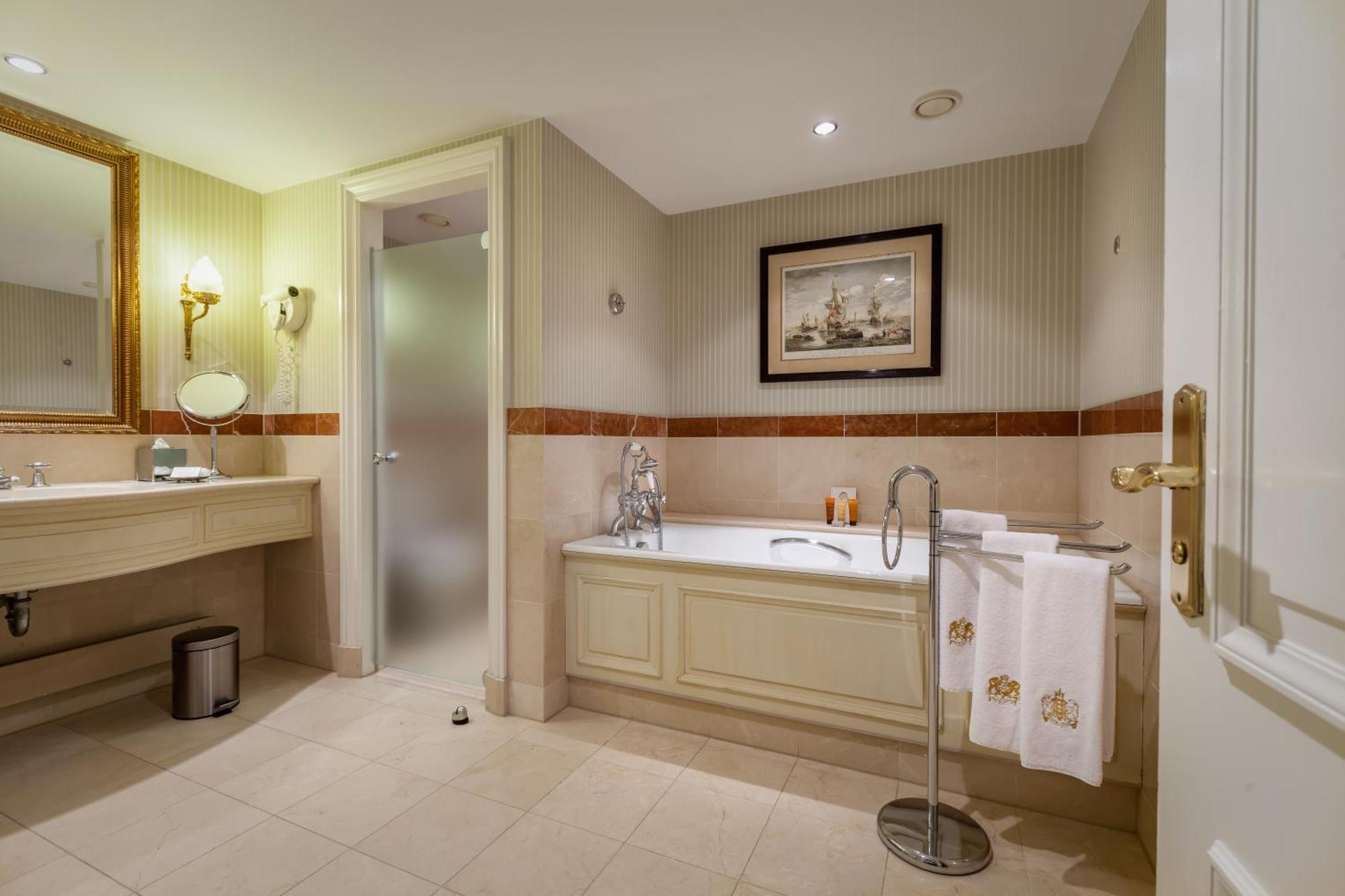Premium Twin Room City View