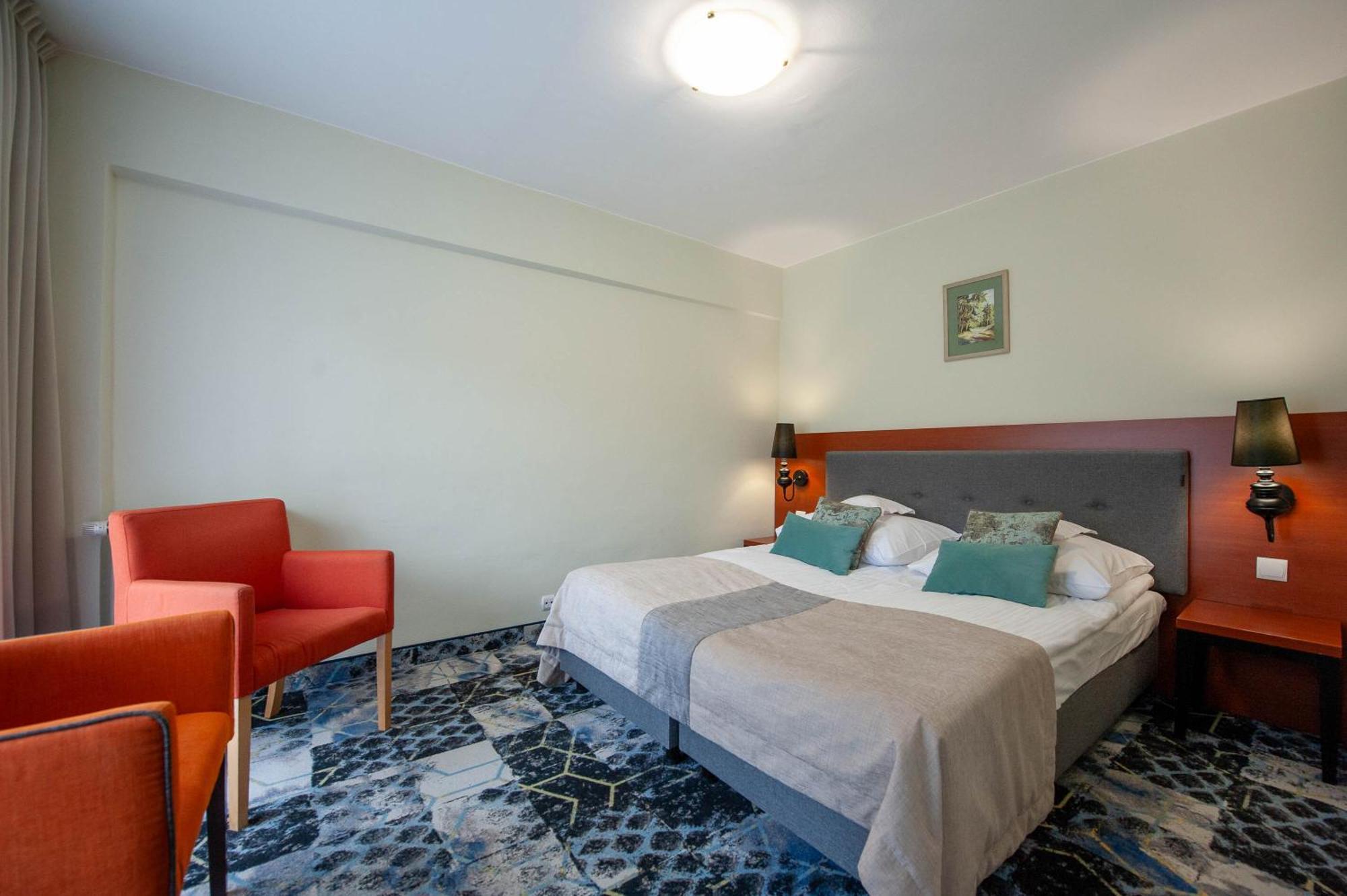 Studio,1656198779:JPEG