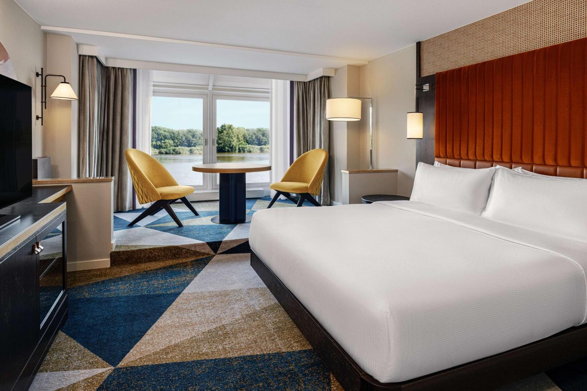 One King Waterfront Junior Suite