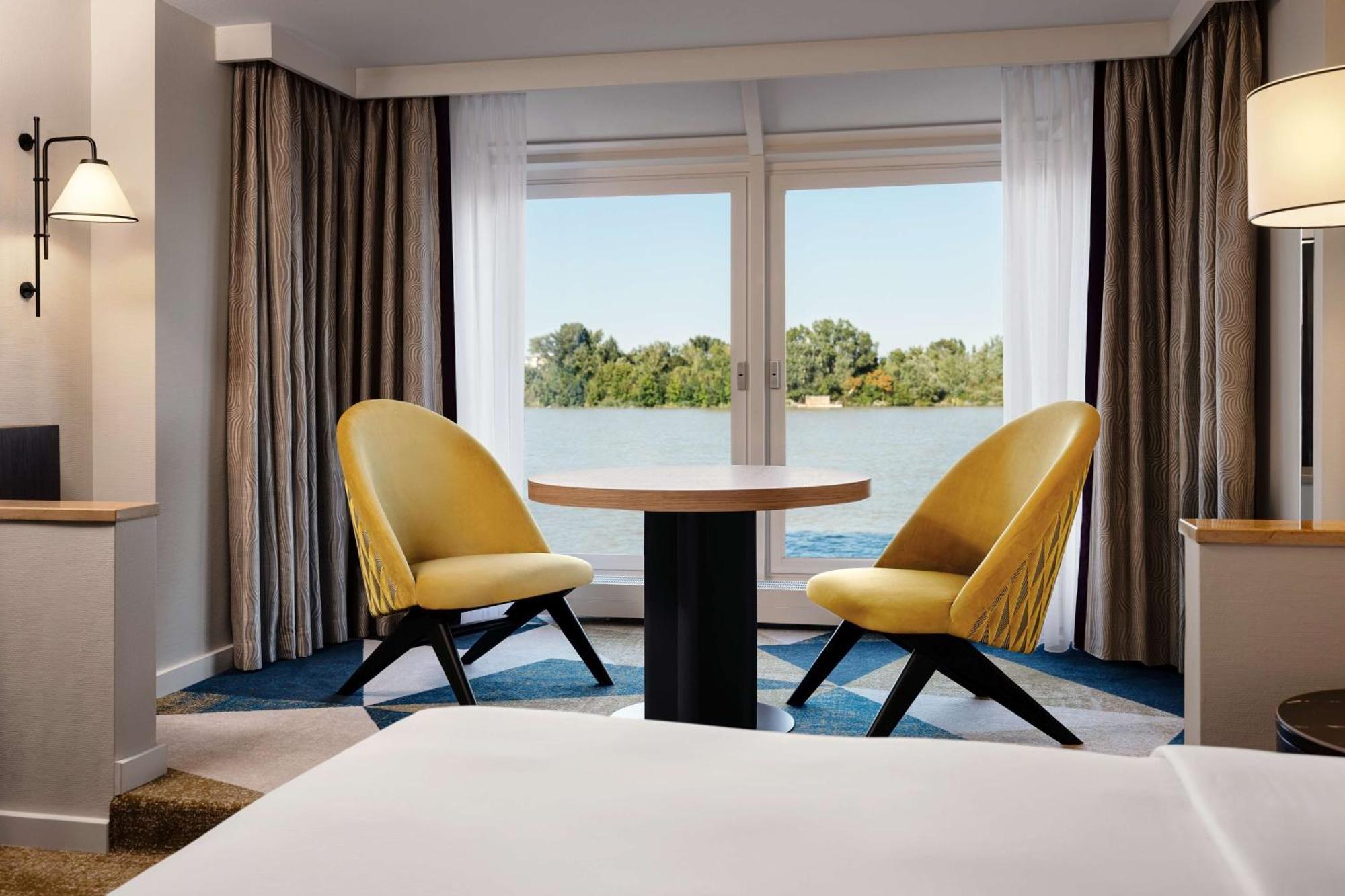 One King Waterfront Junior Suite