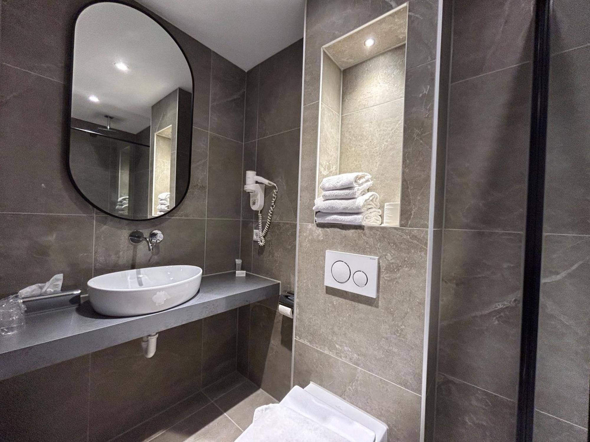 Economy Twin Room