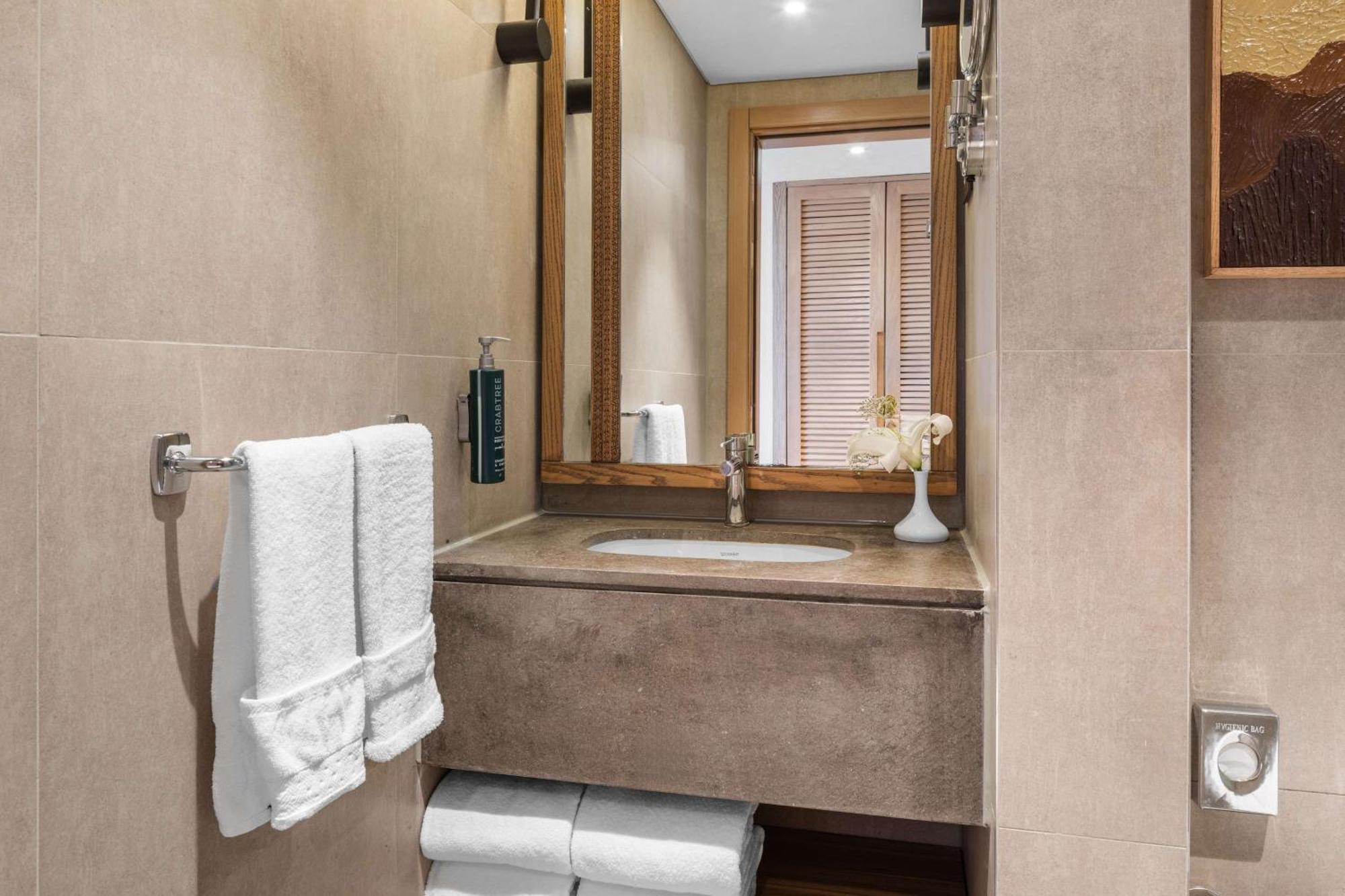 Premium Beachside Twin Room Pool View