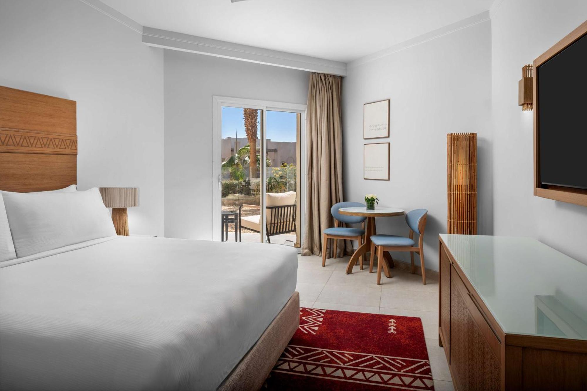 Premium Beachside King Room Pool View
