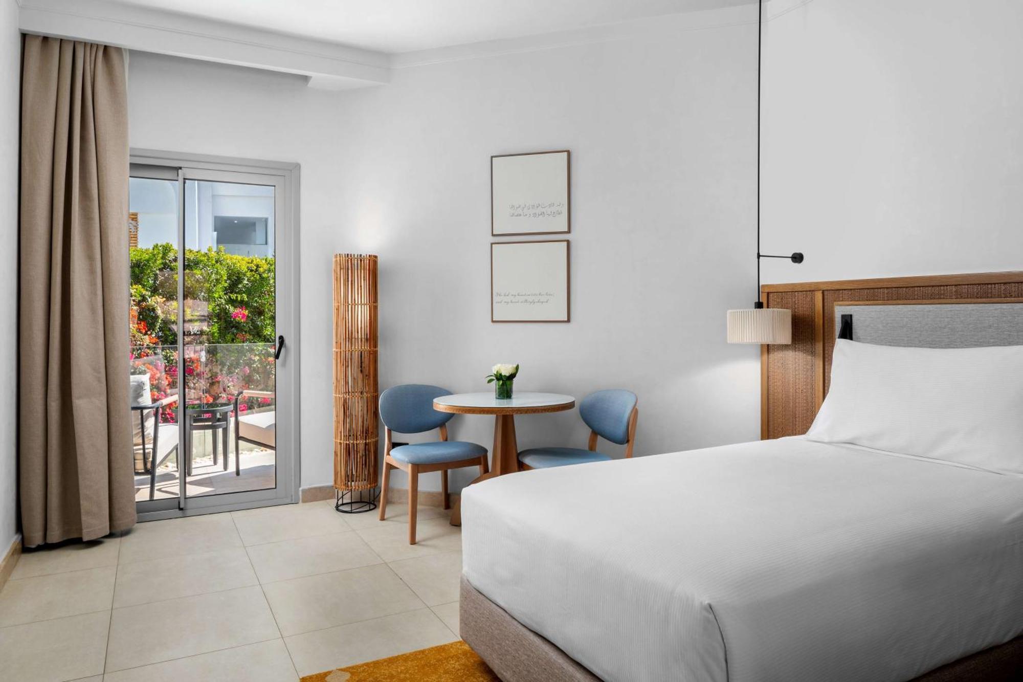 Premium Beachside Twin Room Pool View