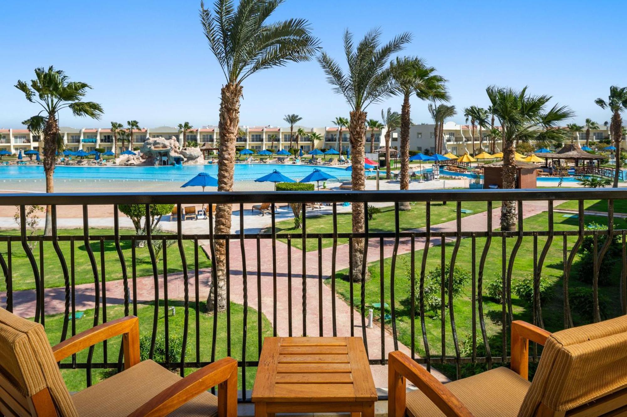 Beachside King Guest Room Sea or Pool View