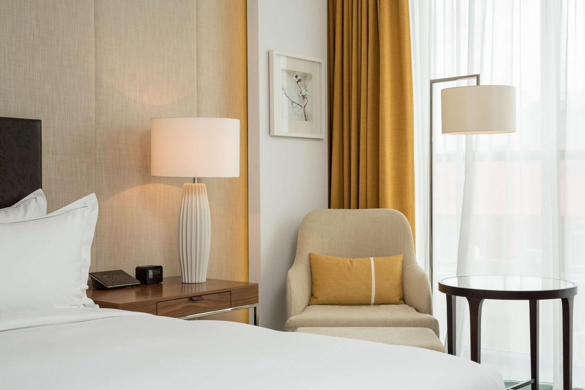 Executive King Room Lounge Access