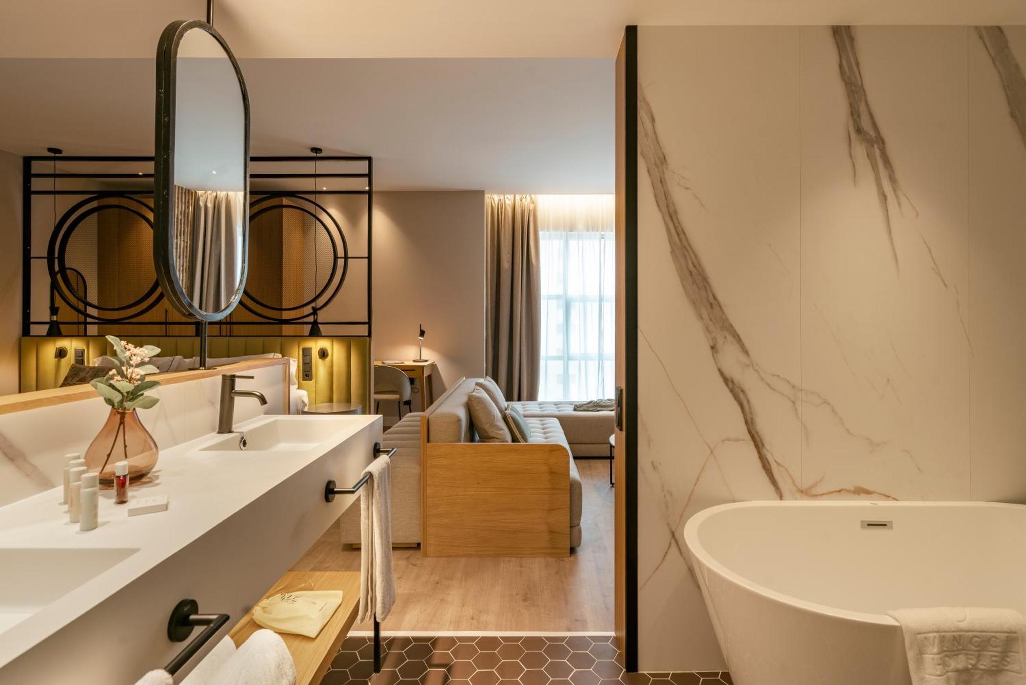 Family Room,1658067315:JPEG