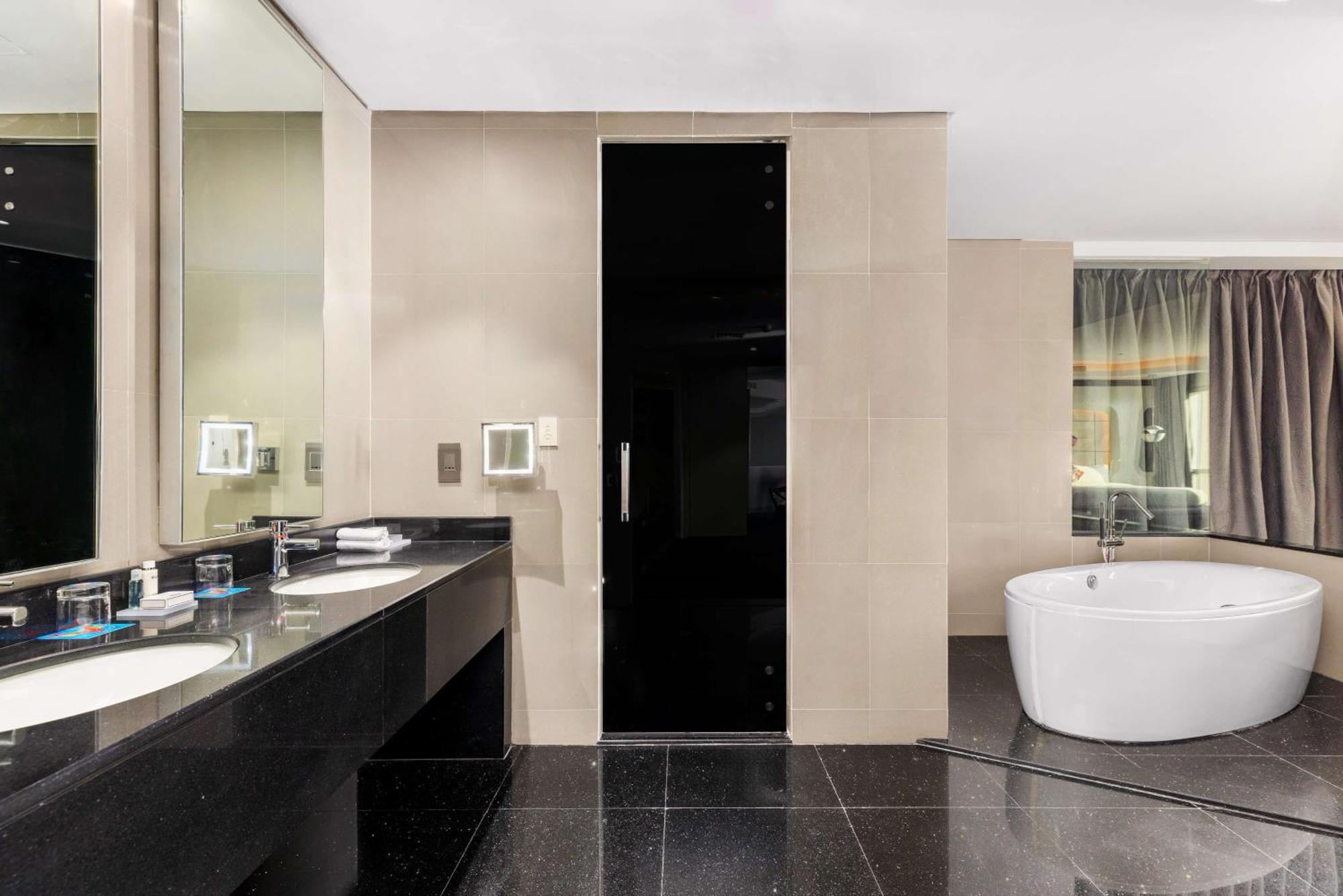 King Vibrant Suite
