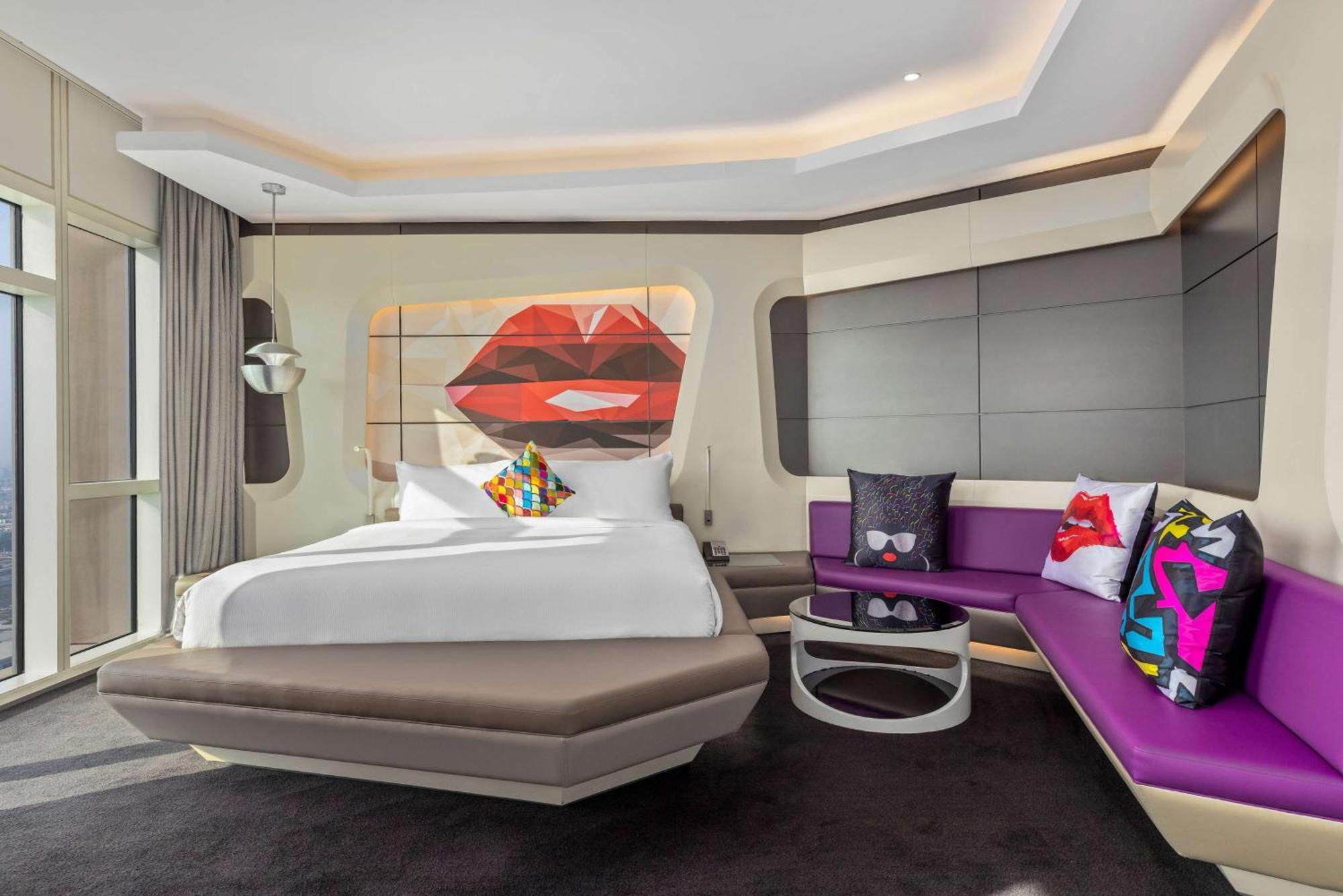 King Vibrant Suite
