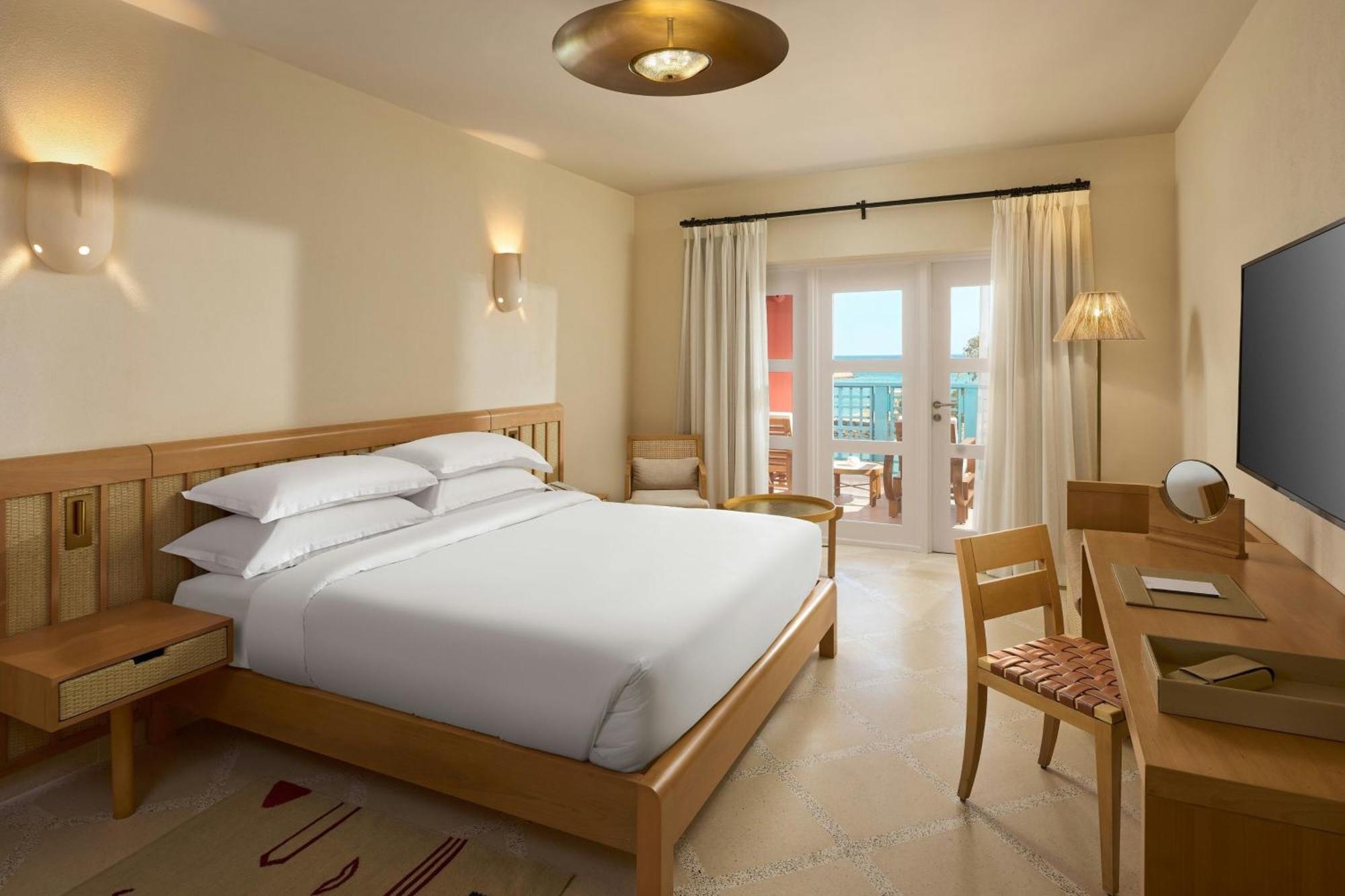 Guest room 1 King Partial sea view