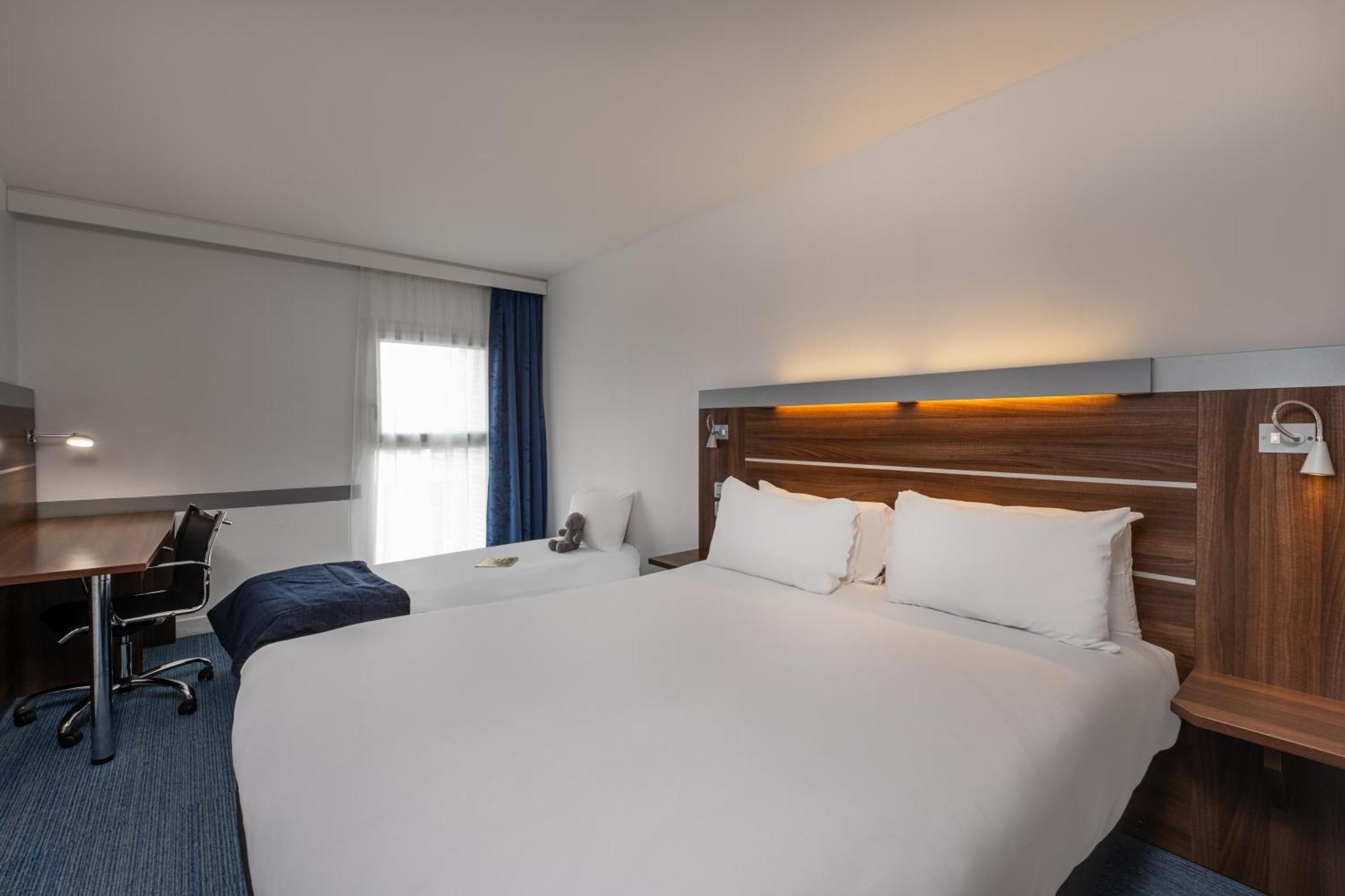 Triple Room a Double Bed a Single Bed