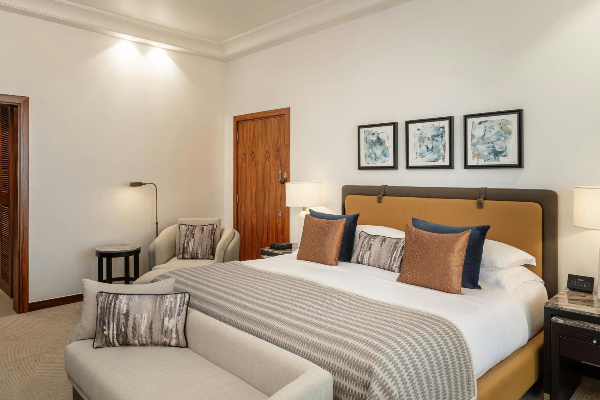 Deluxe Room Complimentary Resort Beach & Pool Access Guest room 1 King