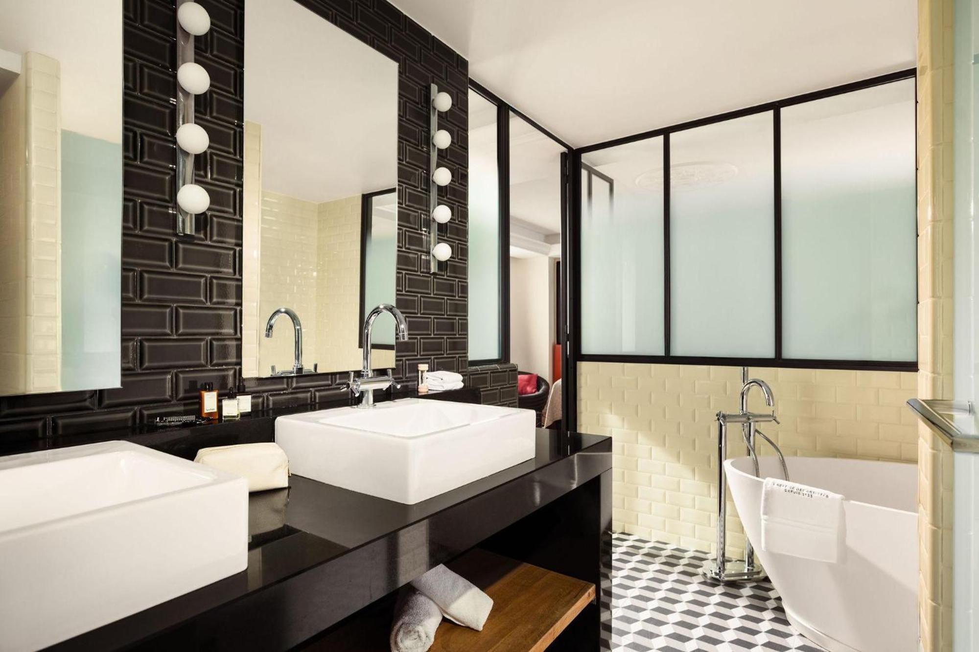 Junior Suite – Eiffel Tower View