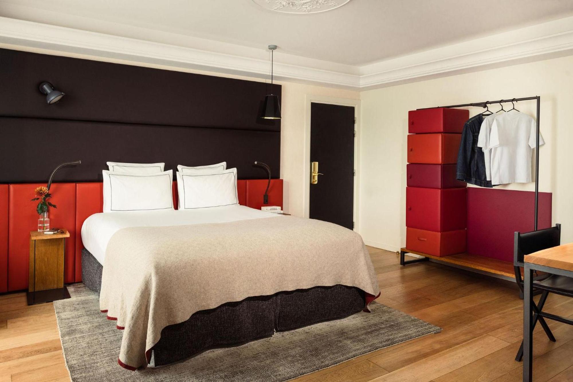 Junior Suite – Eiffel Tower View