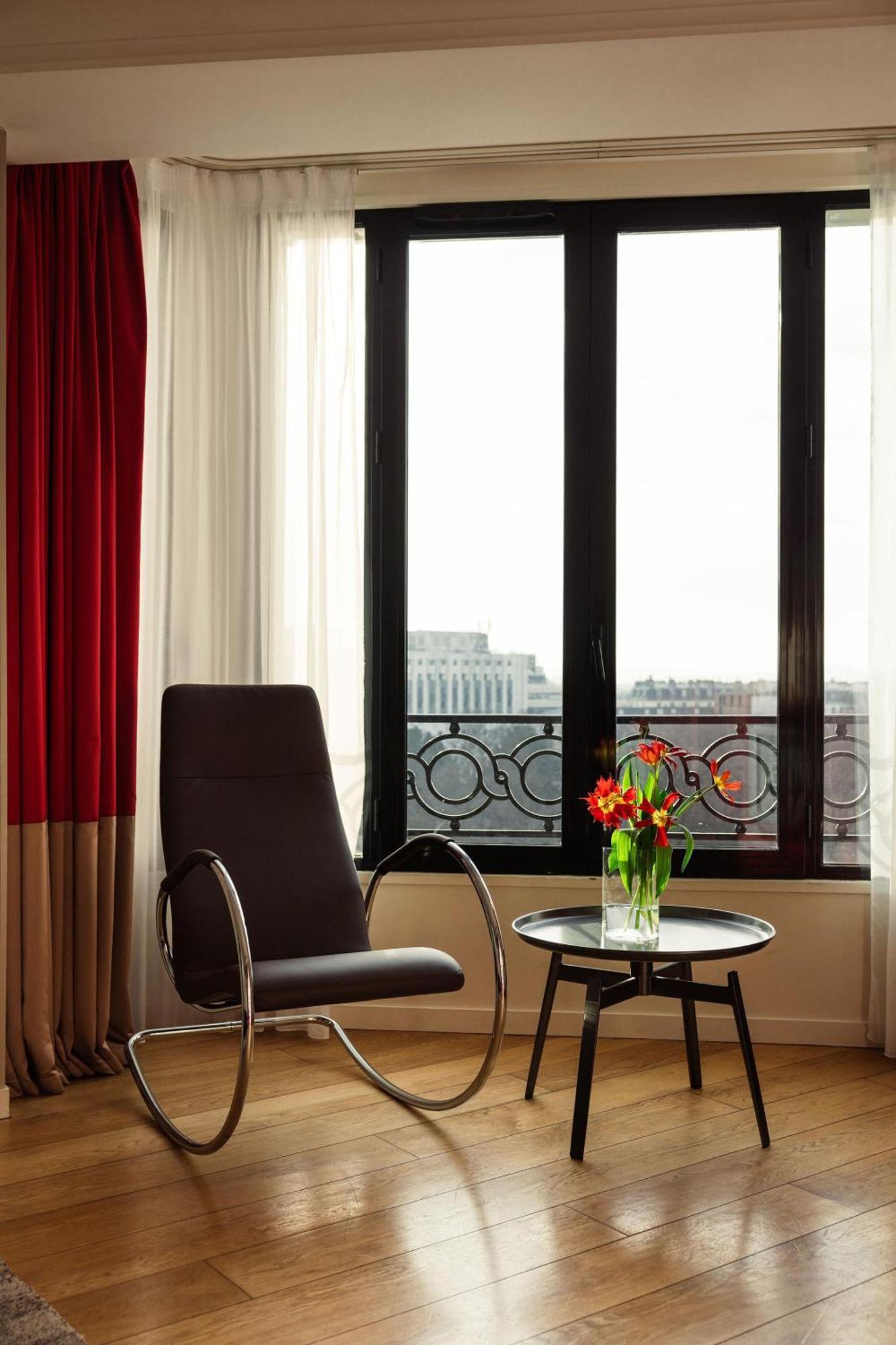 Privilege Room – Eiffel Tower View & Balcony