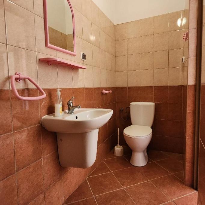 Room Duet,1661128723:JPEG