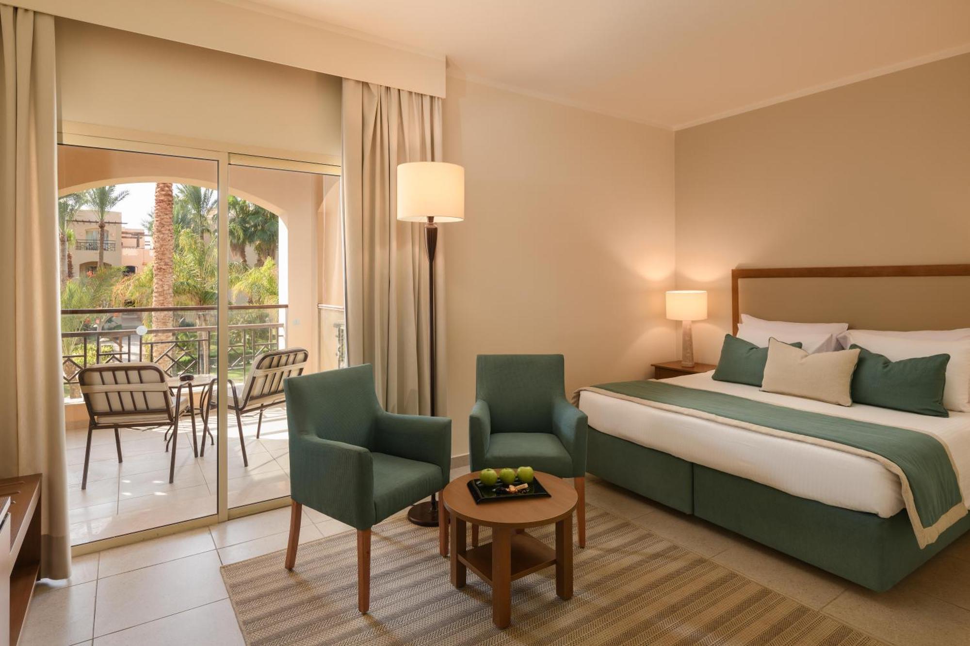 Superior Queen or Twin Room Garden View