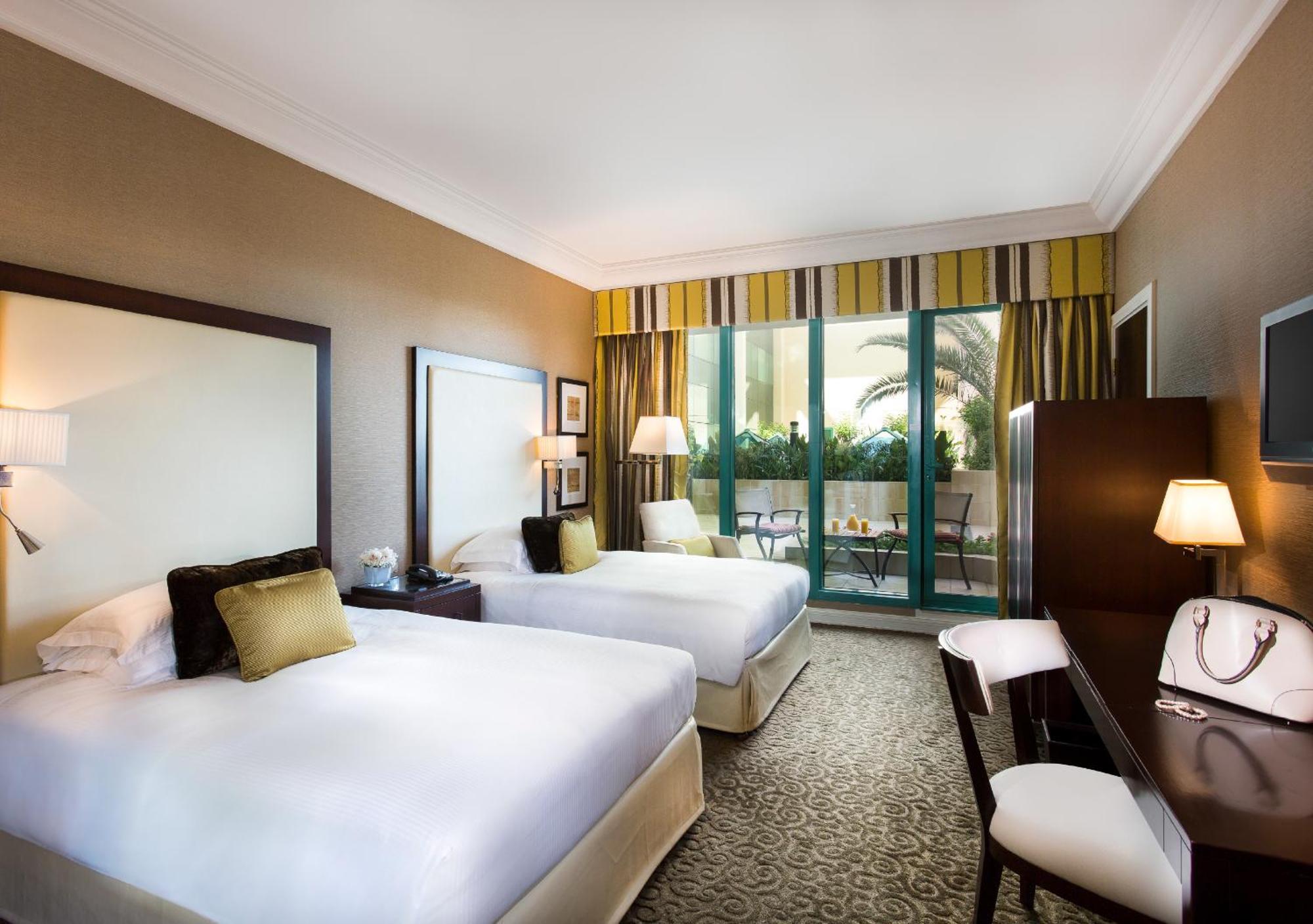 Deluxe Room Twin Beds