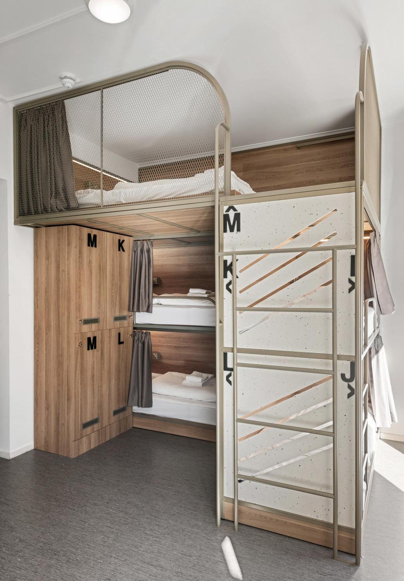 Single Bed 12-Bed Mixed Dormitory Room