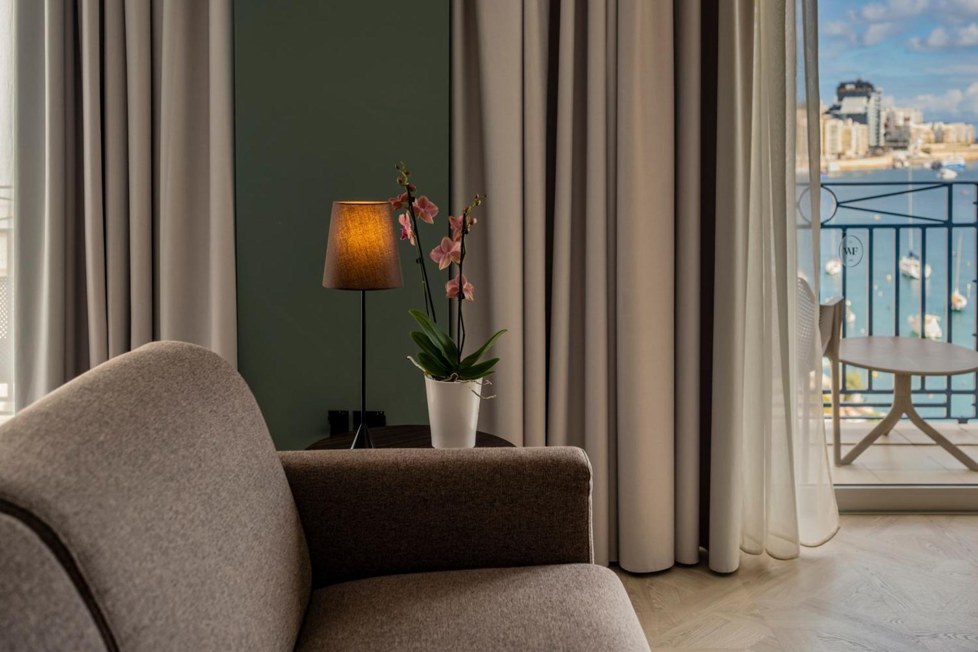 Deluxe Suite