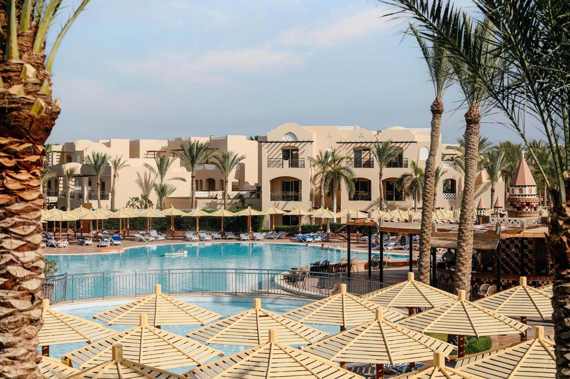 Superior Queen or Twin Room Pool View