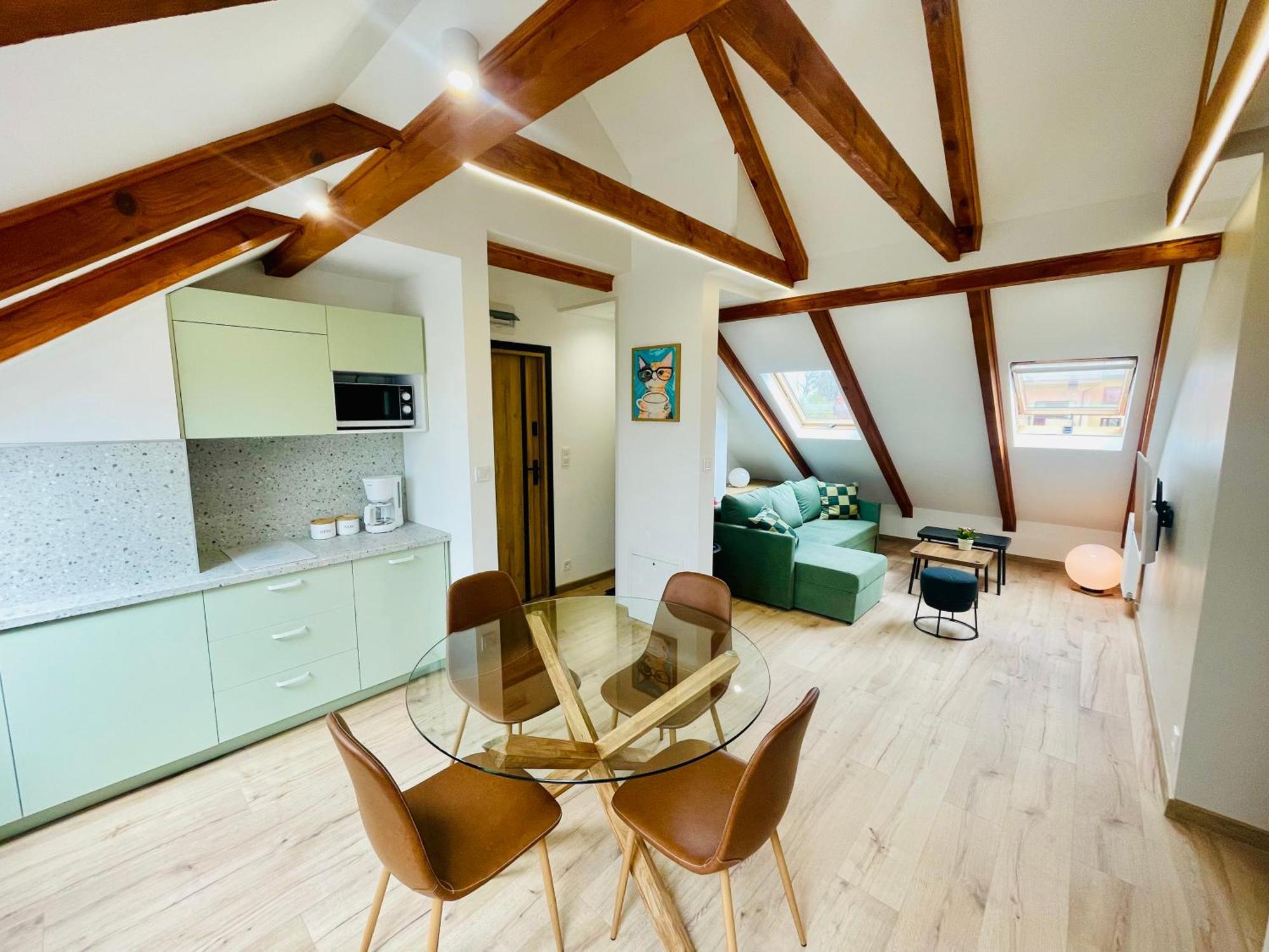 Suite,1662988882:JPEG