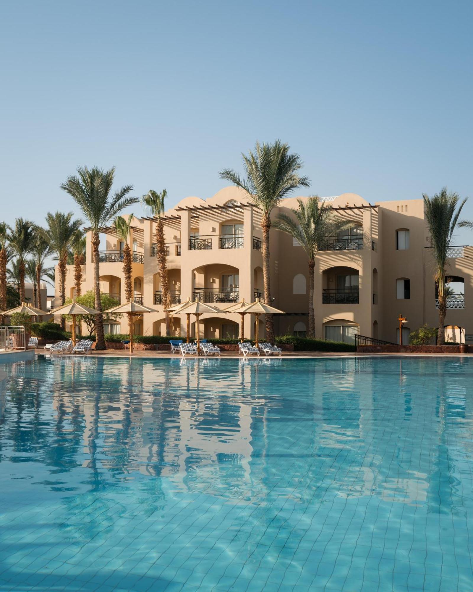 Superior Queen or Twin Room Pool View
