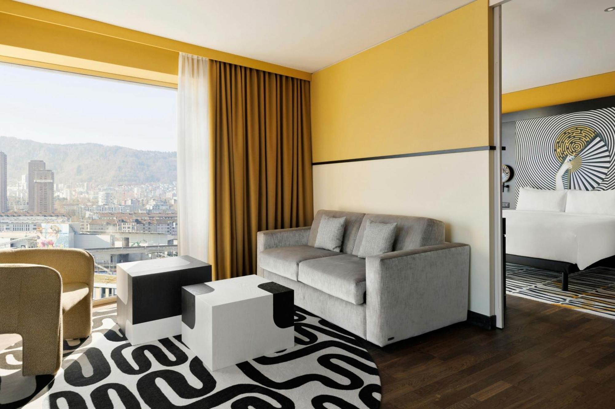 Executive King Suite Sofa Bed Club Lounge Access