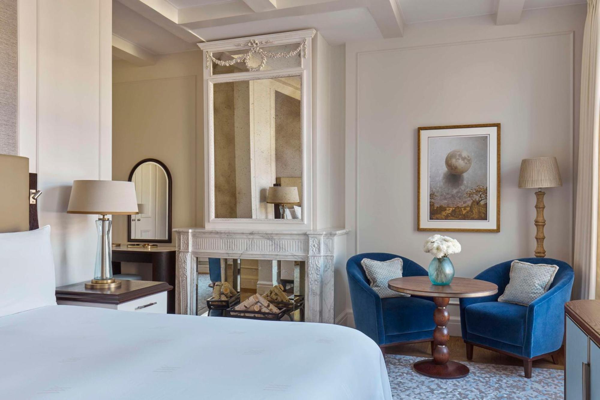 One-Bedroom King Suite Canal View