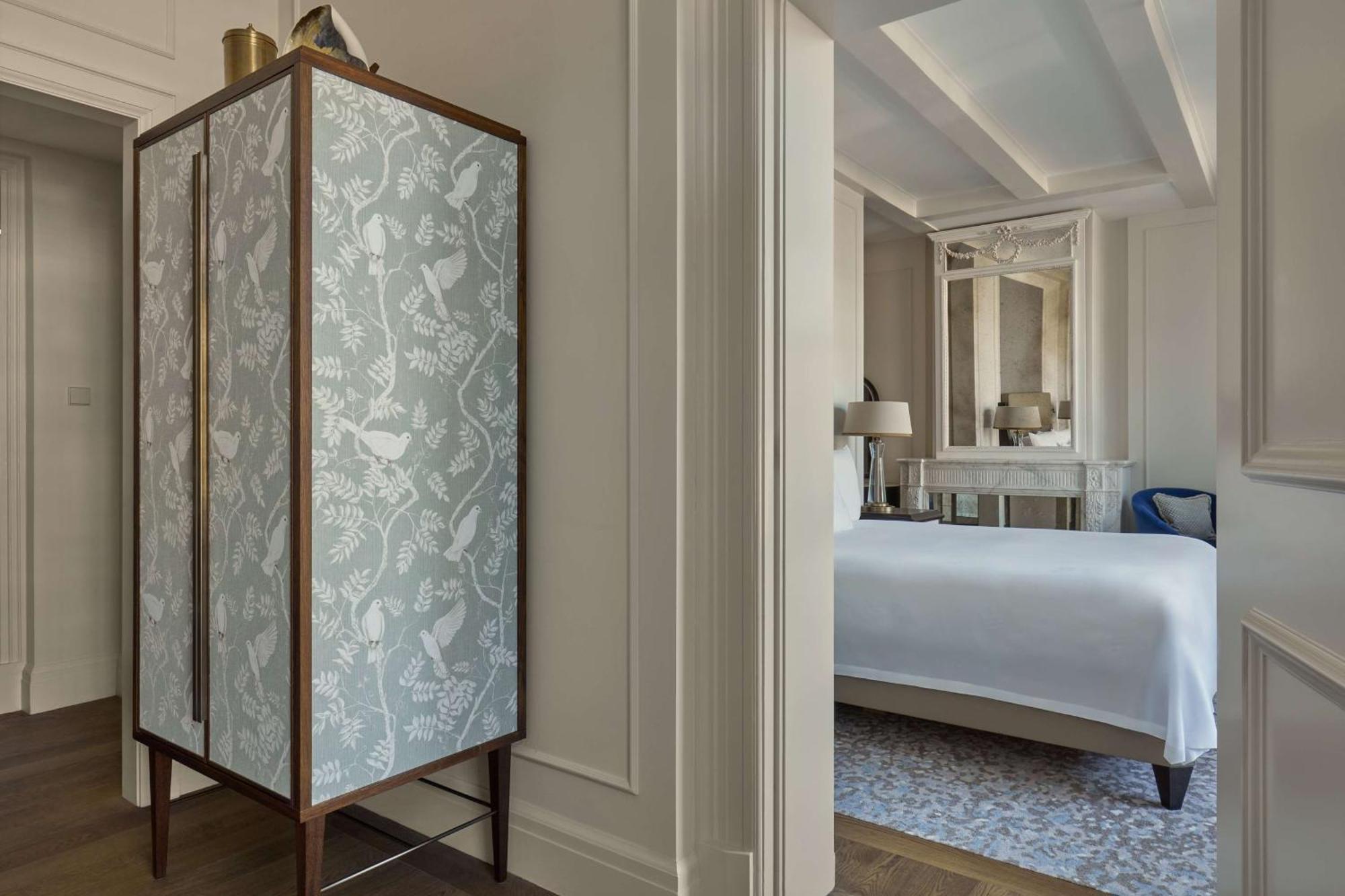 One-Bedroom King Suite Canal View