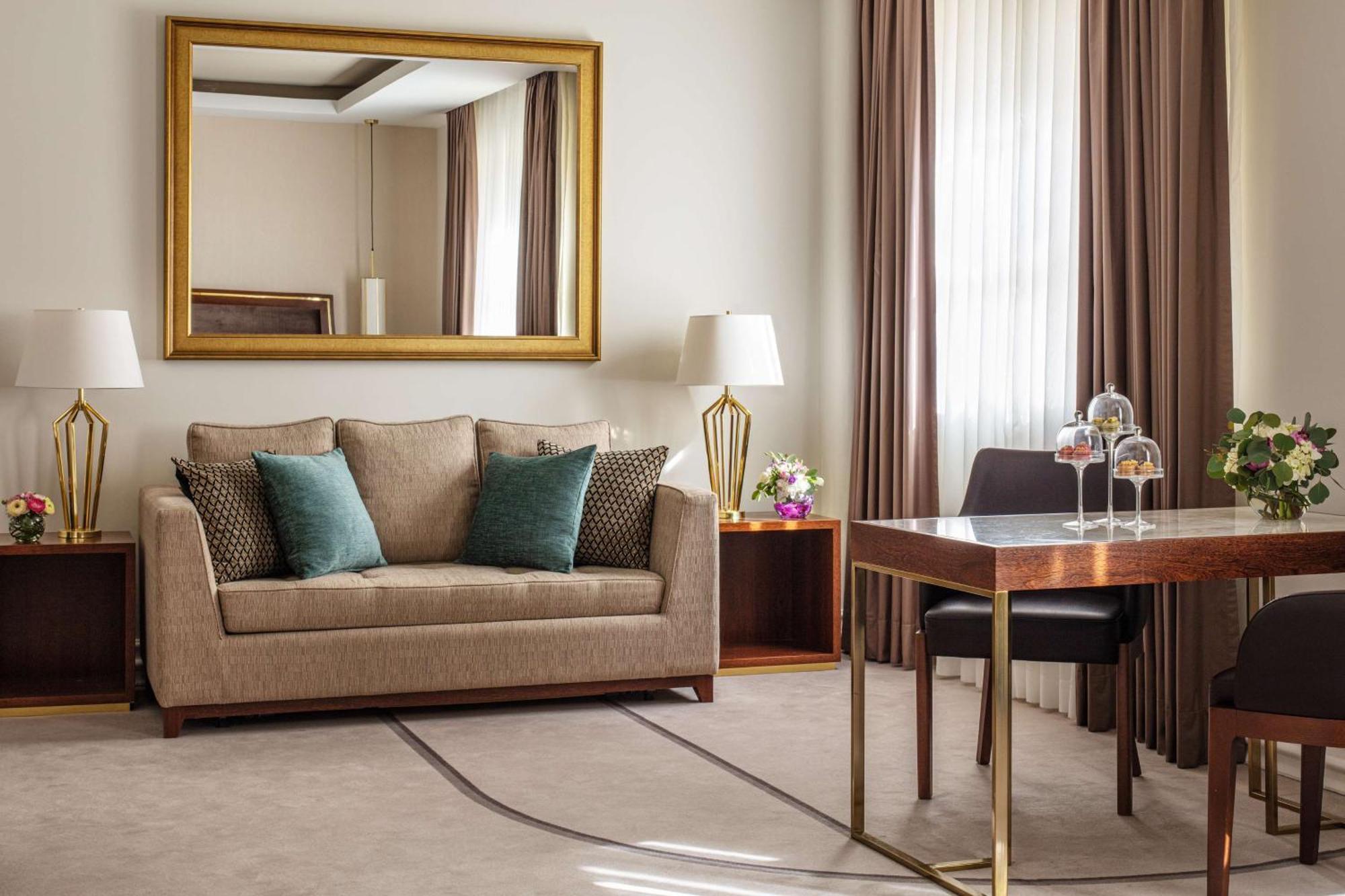 Junior Suite,1665395509:JPEG