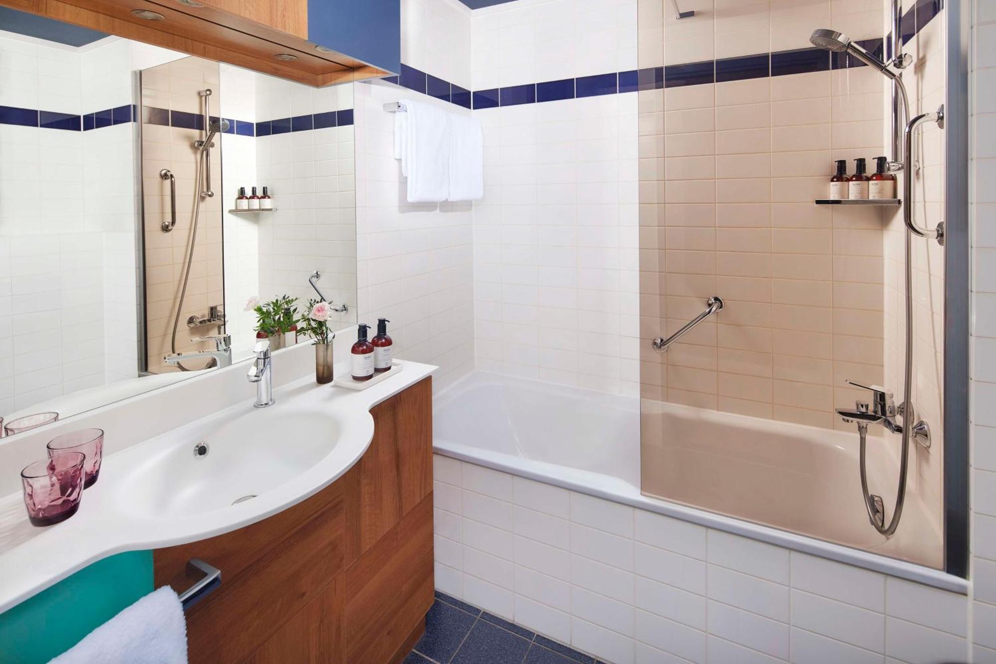 Superior Panoramic Canal View Room