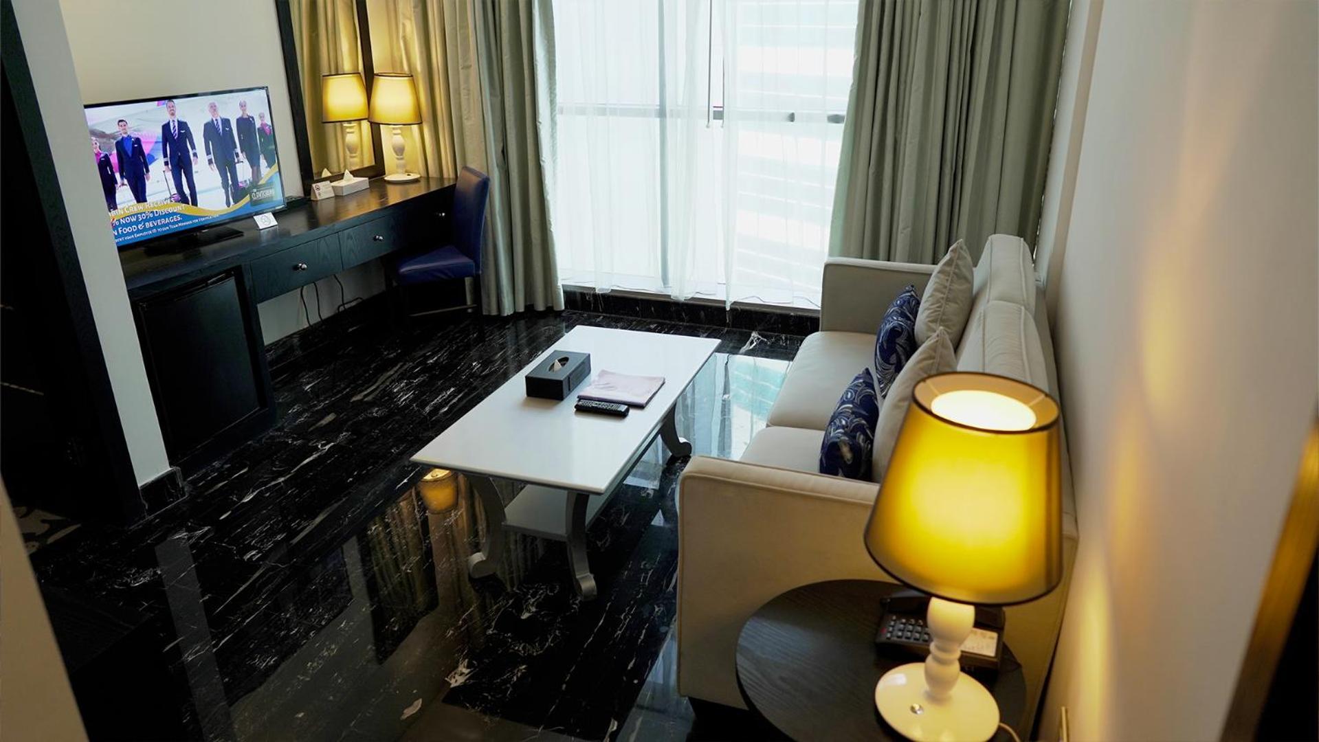 Executive Suite,1666691301:JPEG