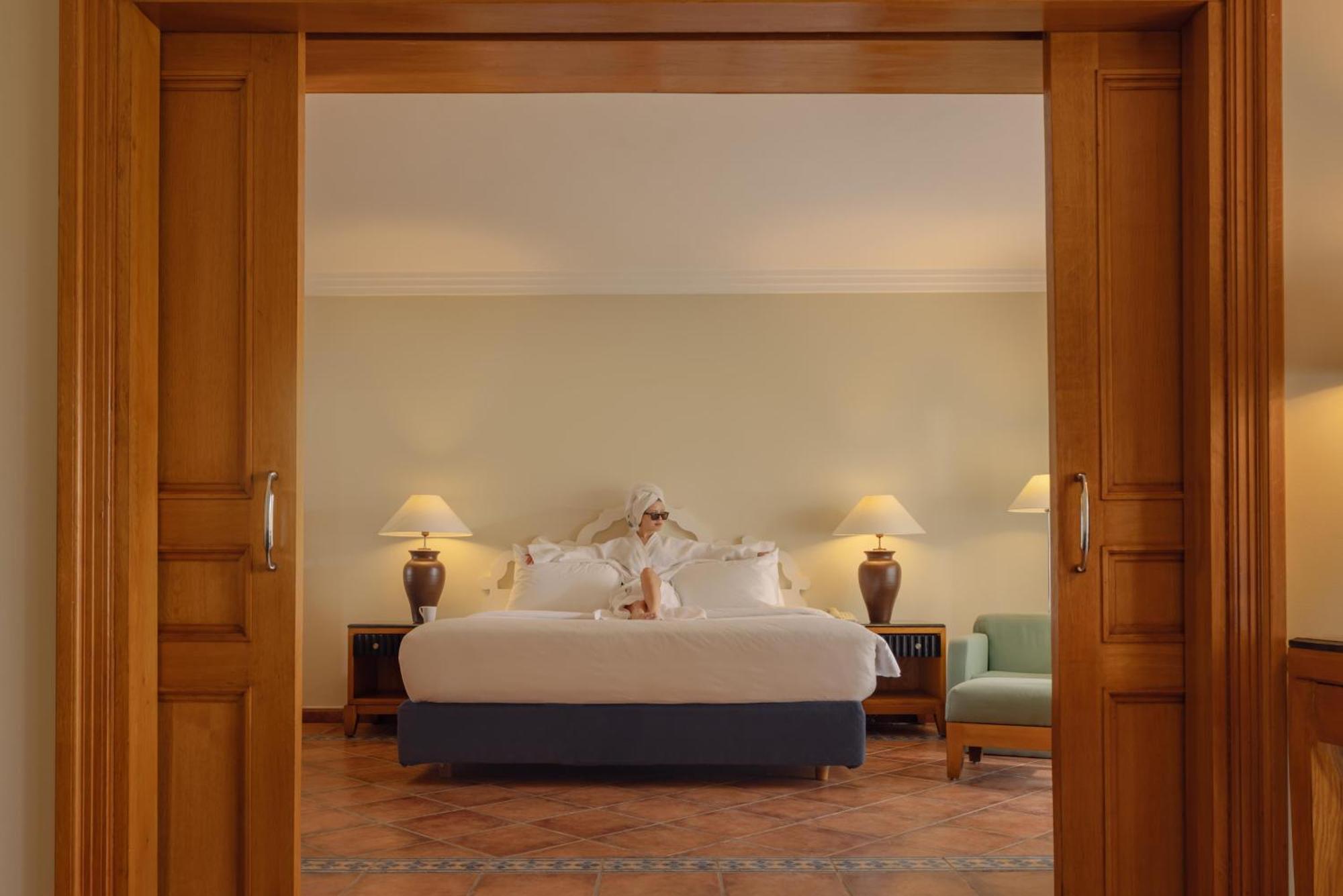 Junior Queen Suite