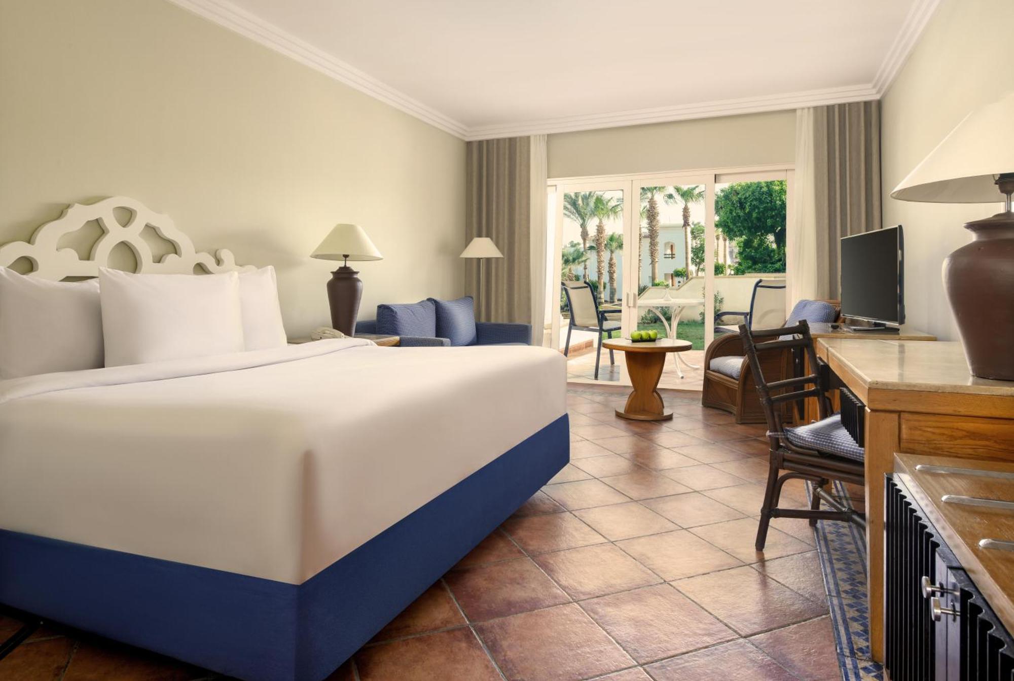 Superior Queen or Twin Room Garden View
