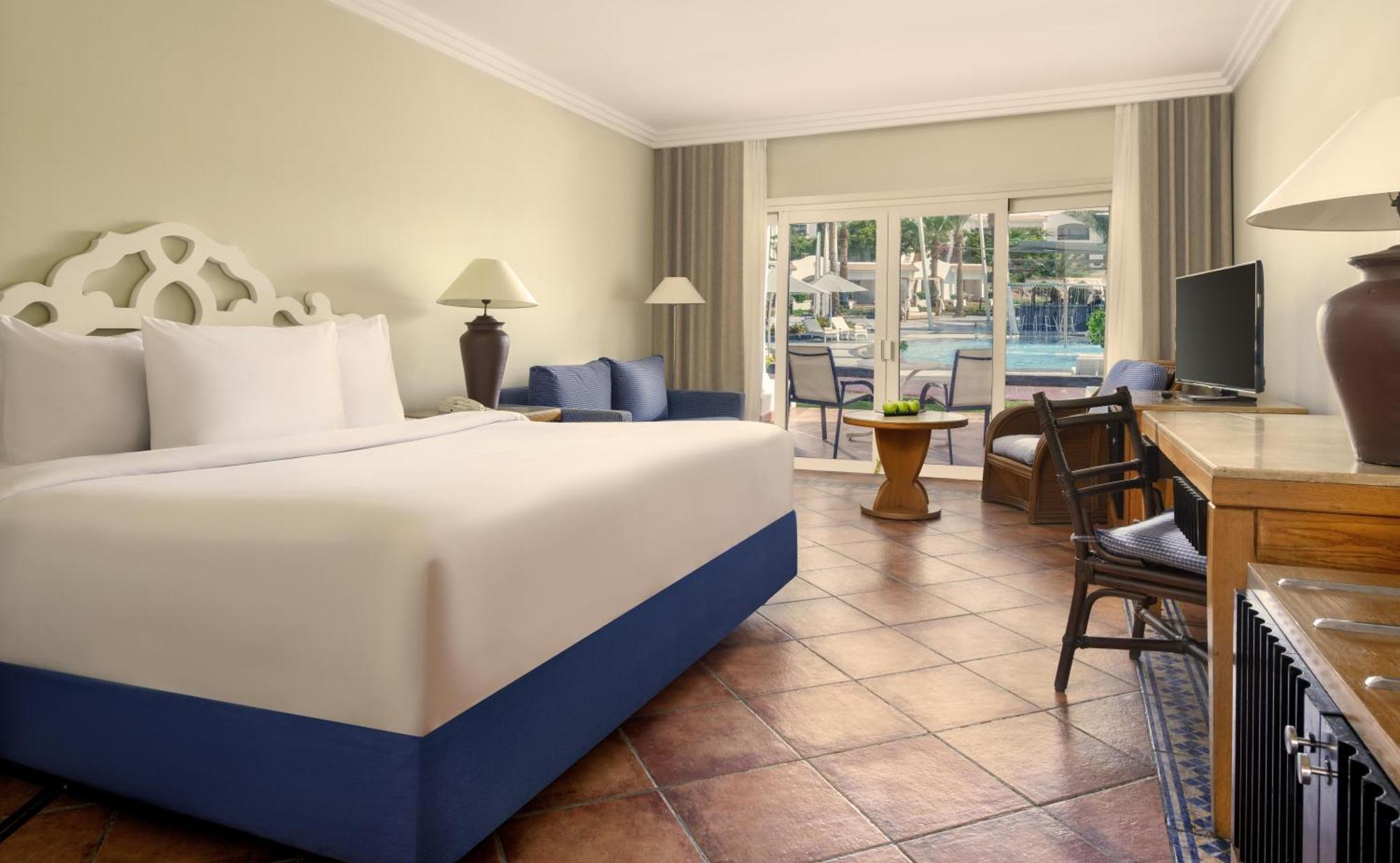 Deluxe Queen or Twin Room Pool View