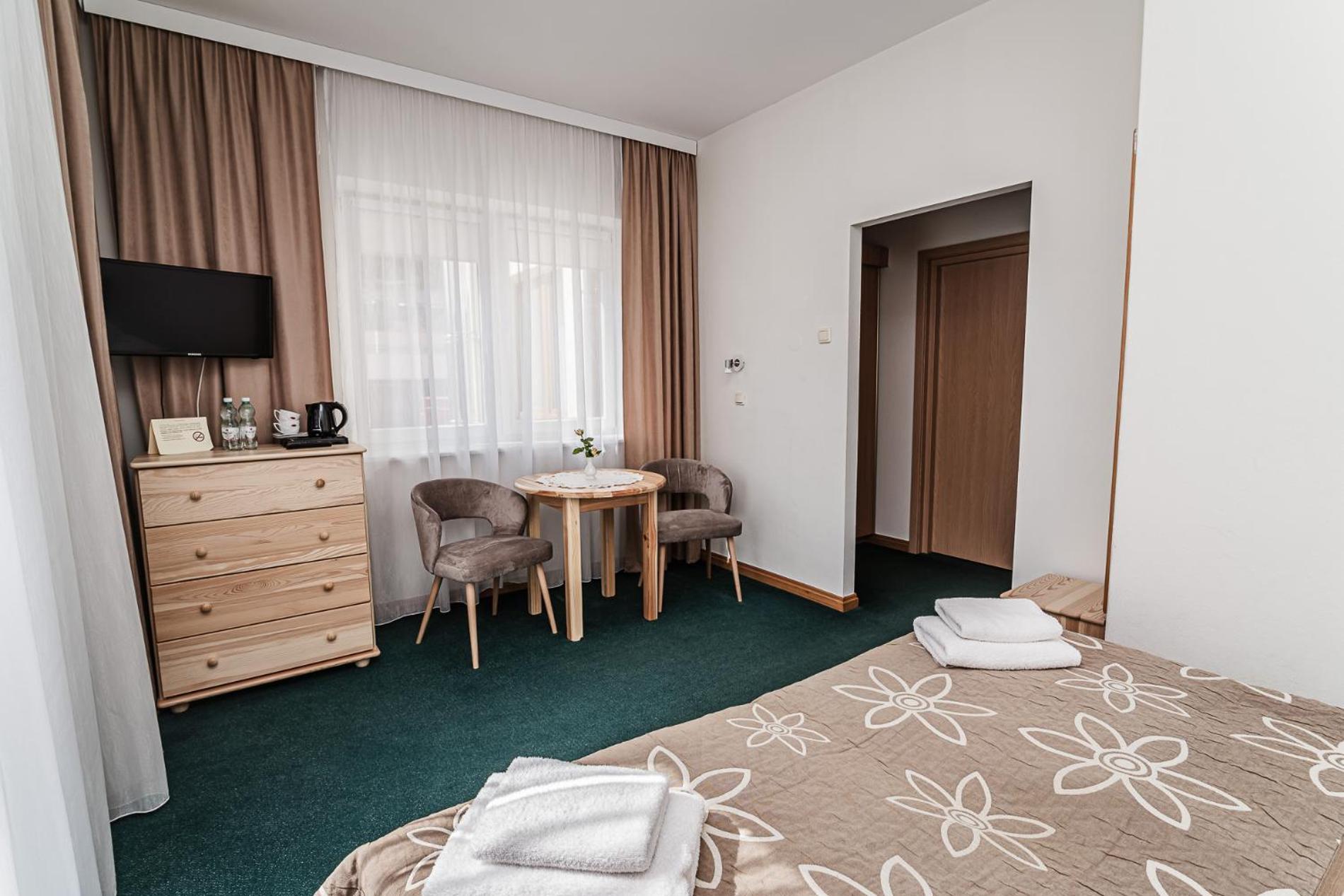 Twin Room,1668061342:JPEG