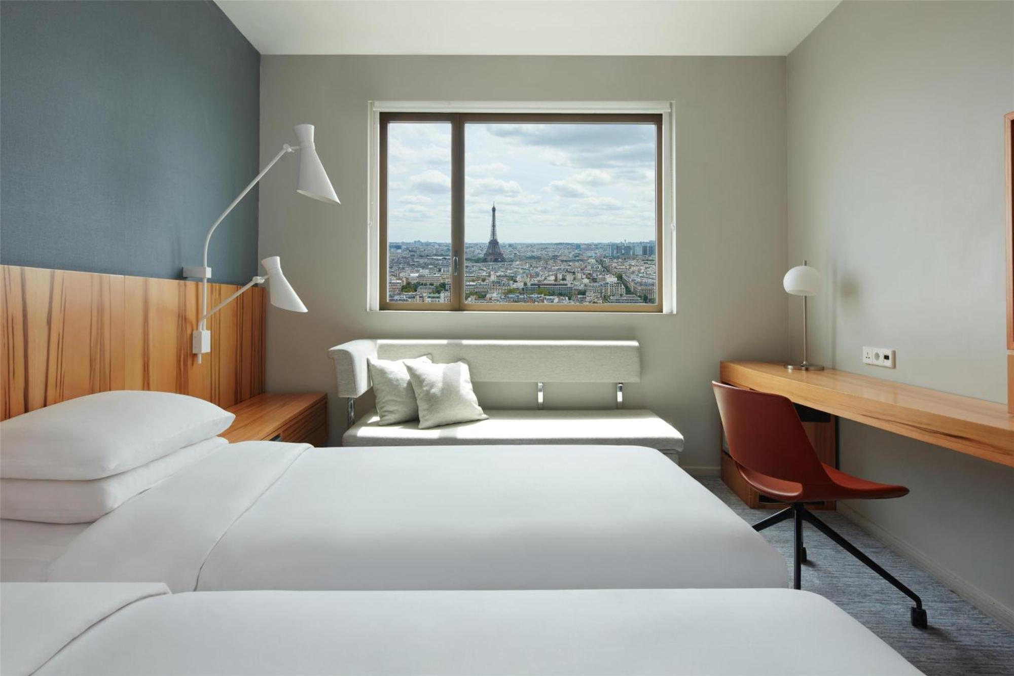 Twin Room Eiffel Tower View High Floor or Club Access