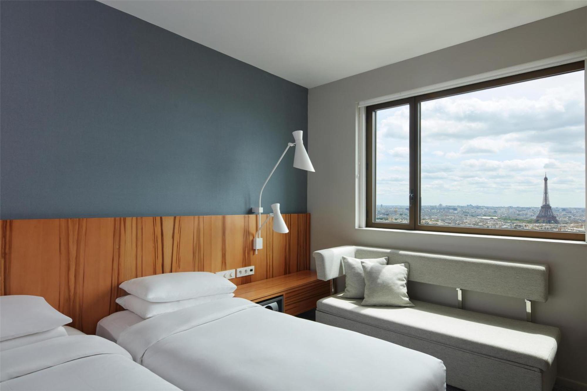 Twin Room Eiffel Tower View High Floor or Club Access