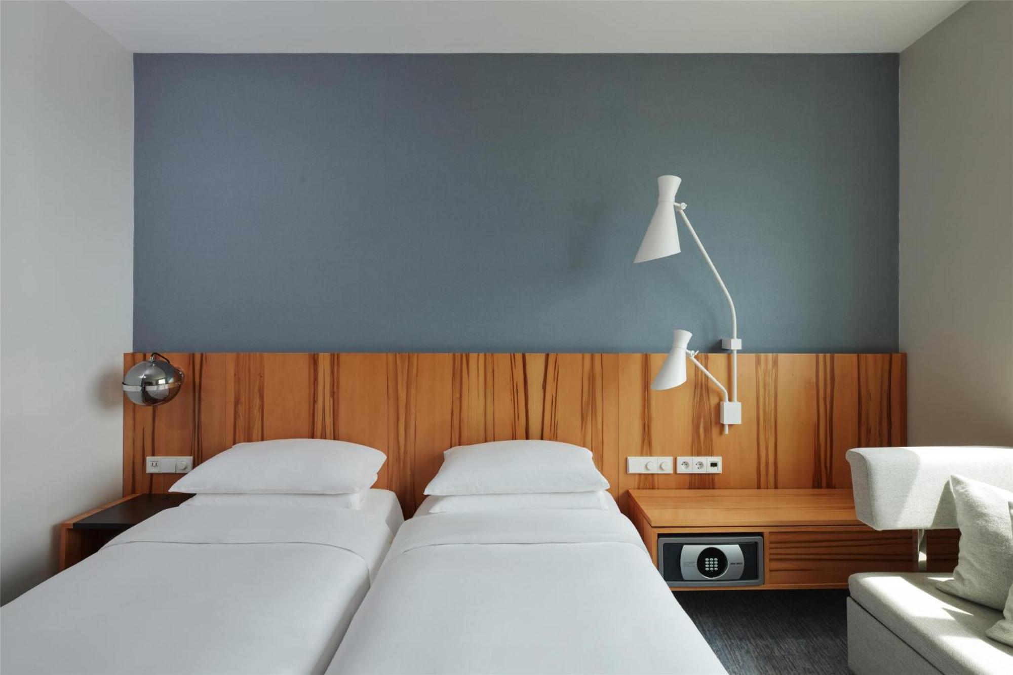 Twin Room Eiffel Tower View High Floor or Club Access
