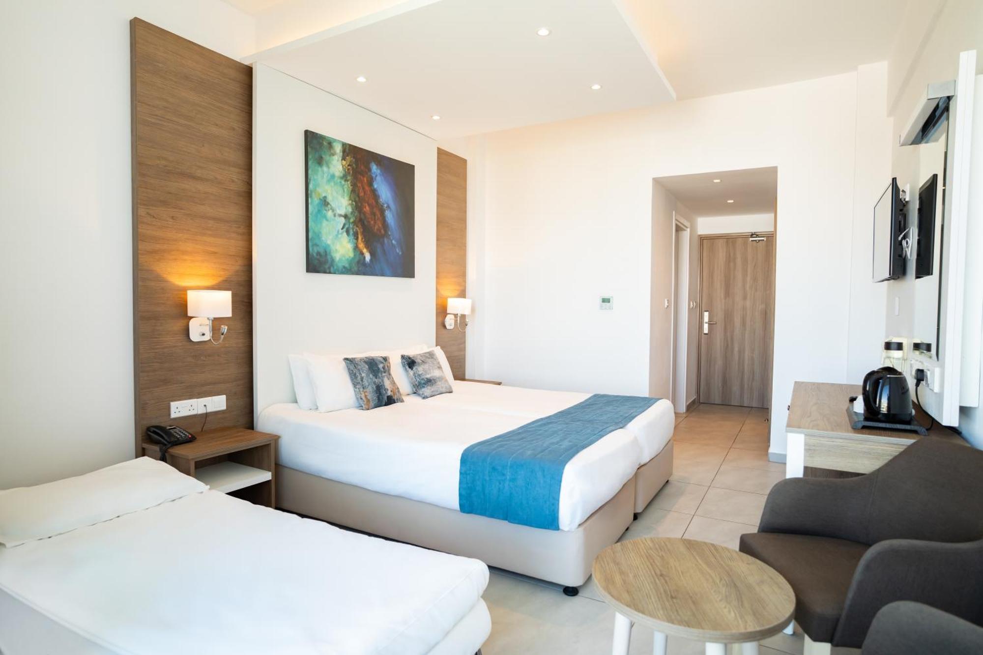 Double or Twin Room Sea View
